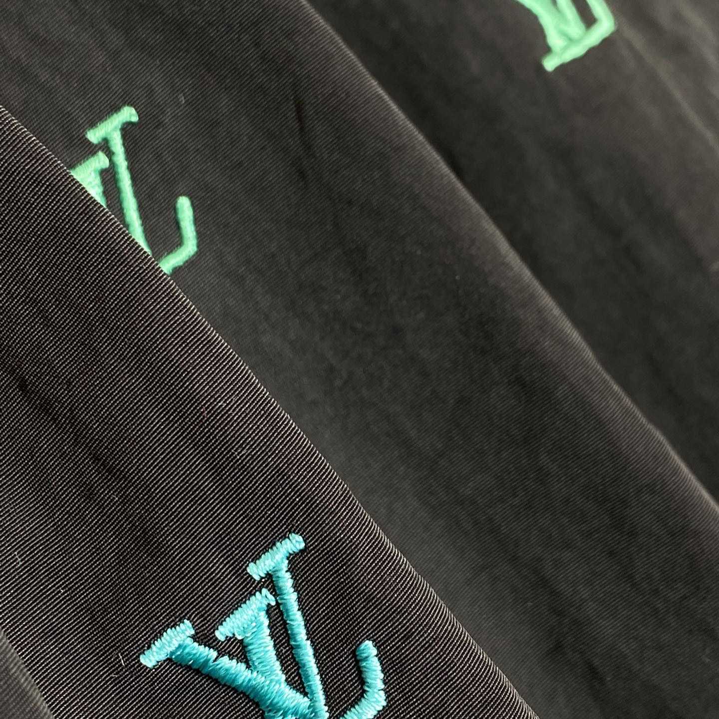 Louis Vuitton LV Blason Gradient Embroidered Swim Shorts   1AGTQT - EUR FASHION