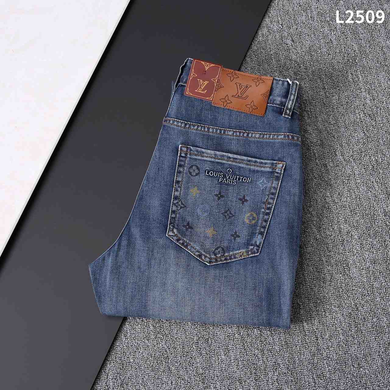 Louis Vuitton Jeans - EUR FASHION