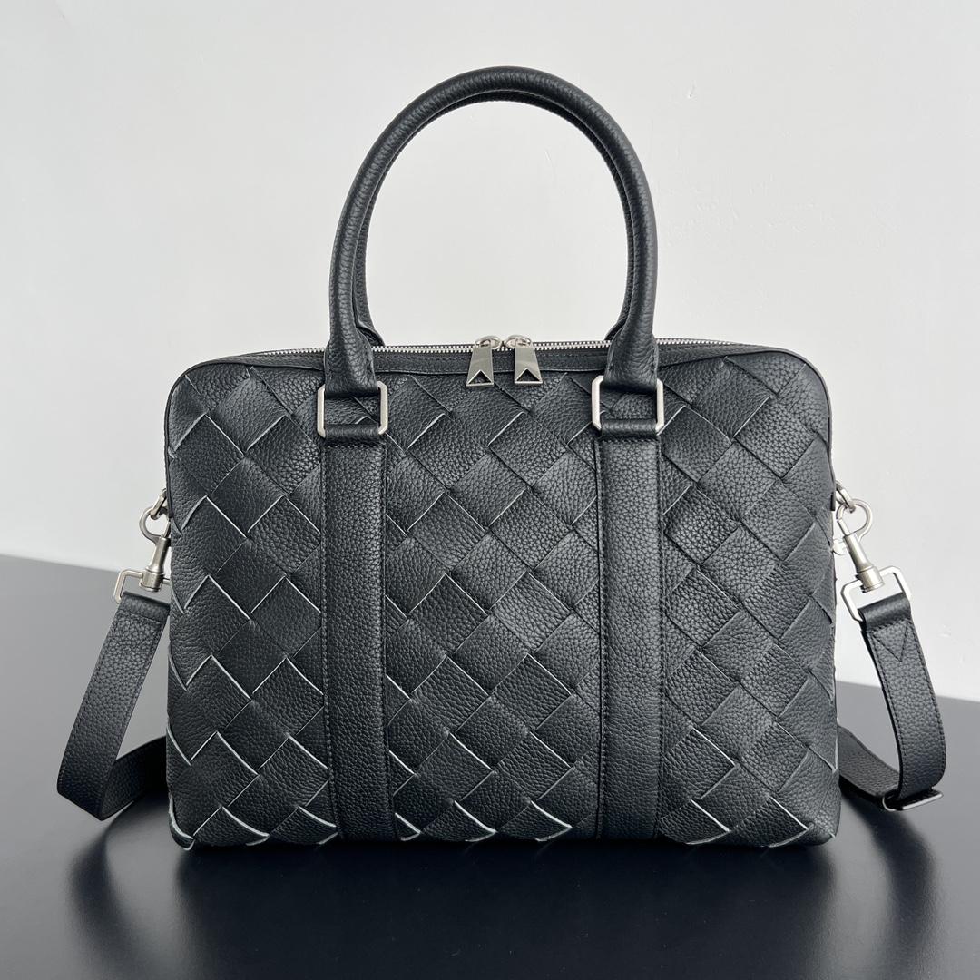 Bottega Veneta Men's Slim Intrecciato Briefcase in Black - EUR FASHION