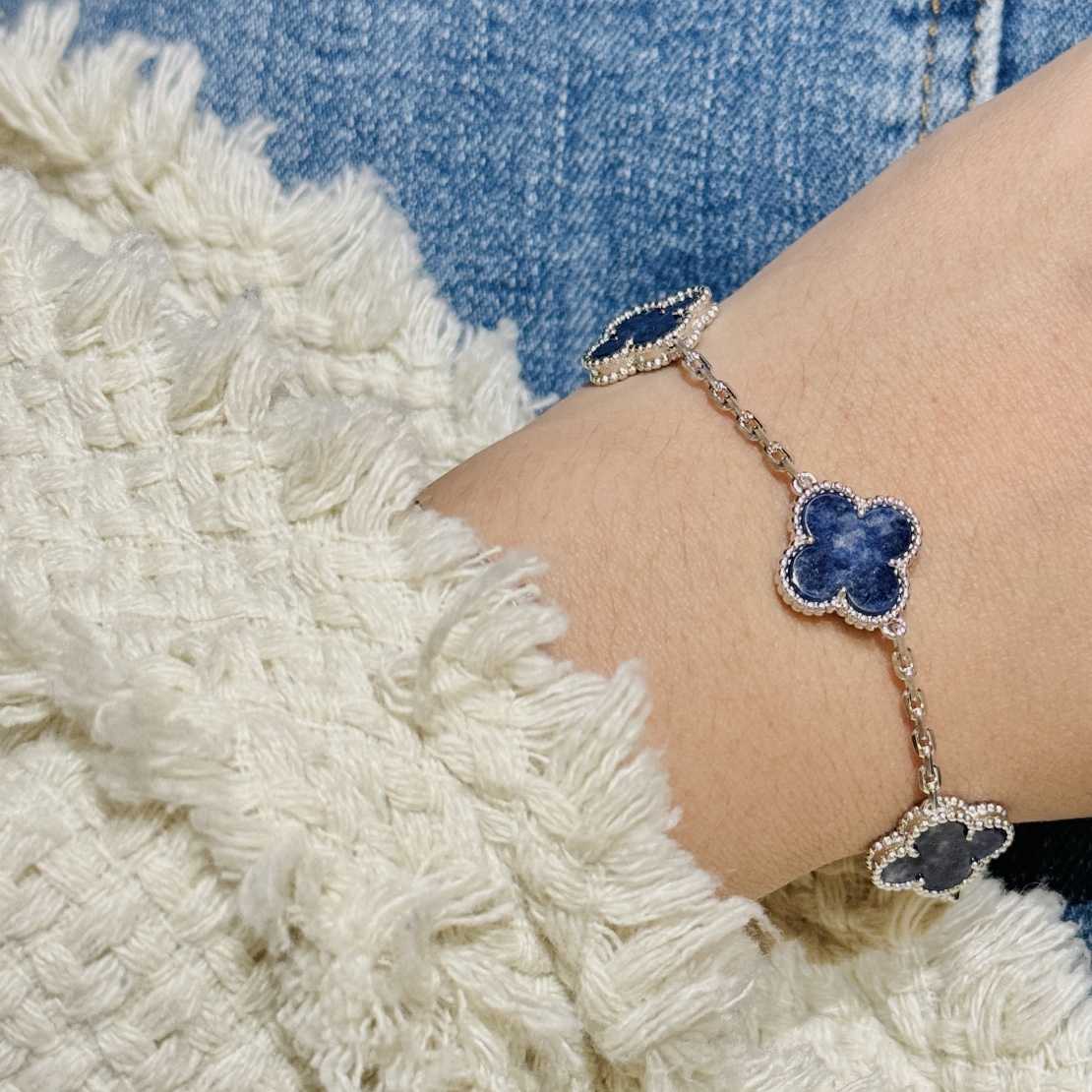 Van Cleef & Arpels Bracelet - EUR FASHION