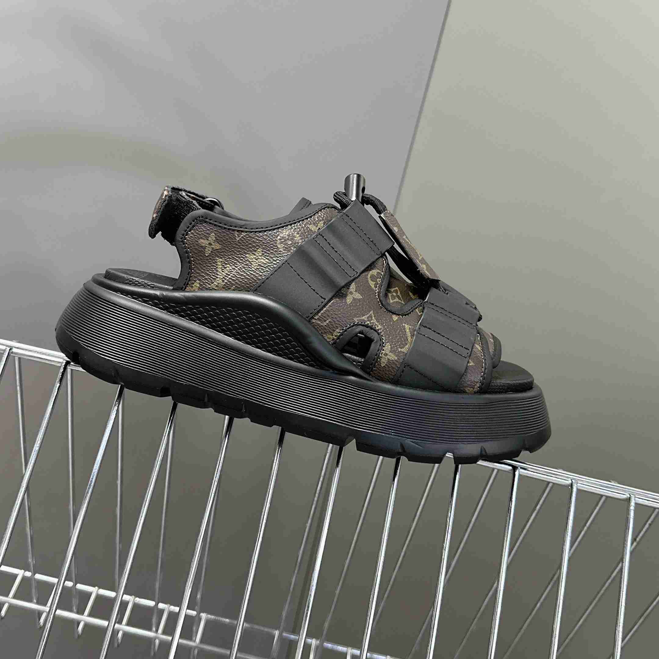 Louis Vuitton Chameleon Platform Sandal   1AHOAG - EUR FASHION