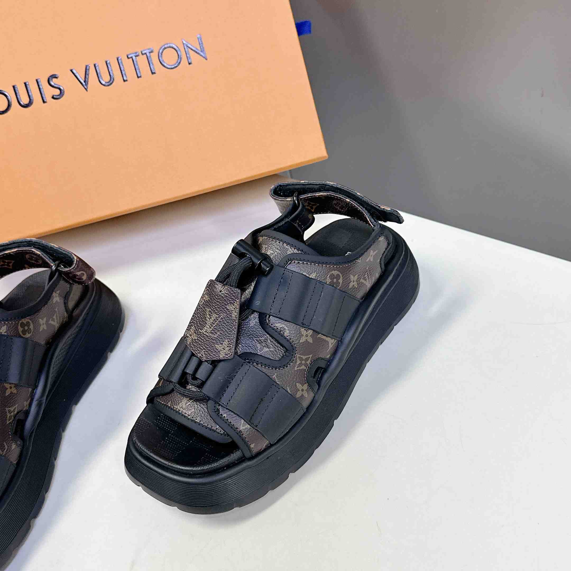 Louis Vuitton Chameleon Platform Sandal   1AHOAG - EUR FASHION