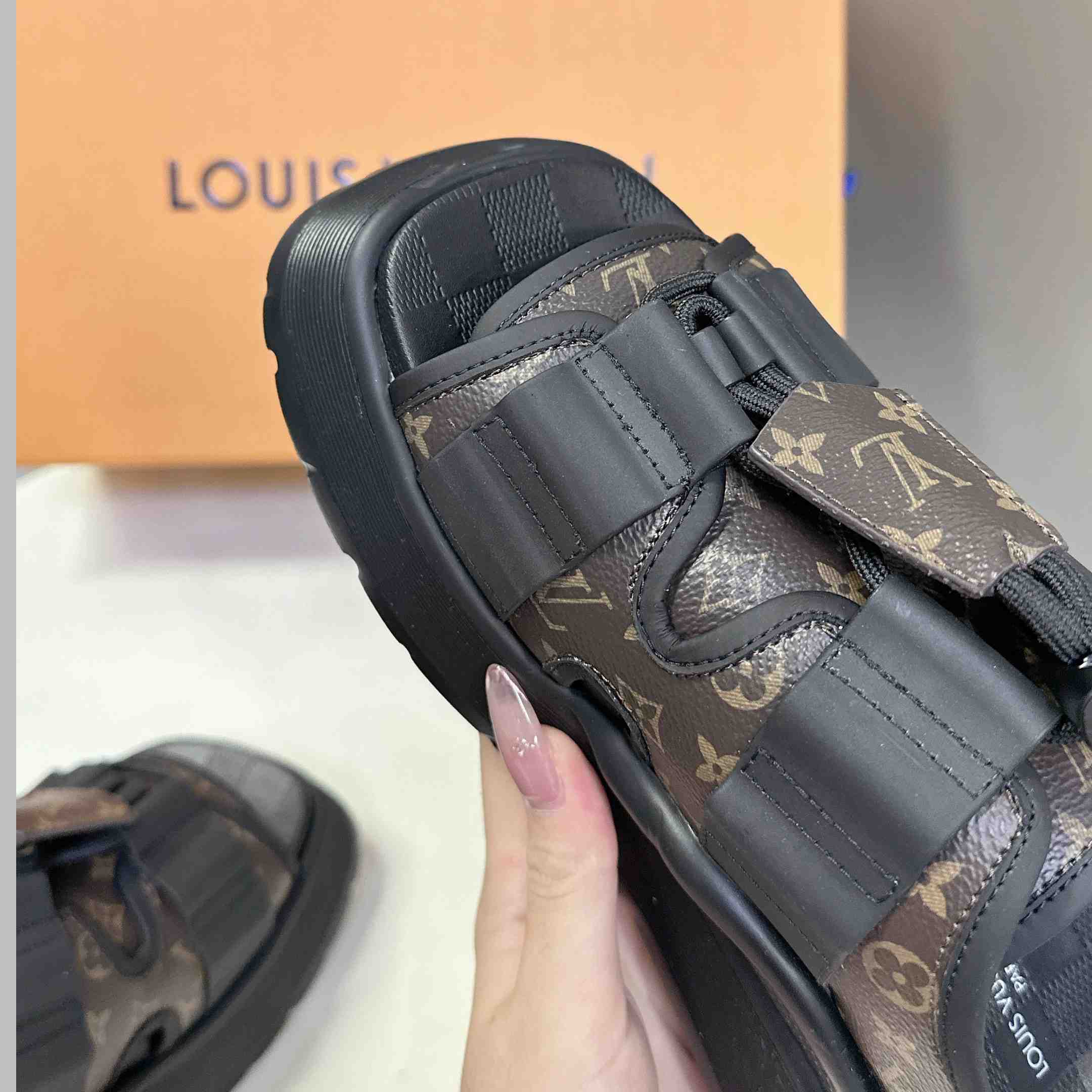 Louis Vuitton Chameleon Platform Sandal   1AHOAG - EUR FASHION