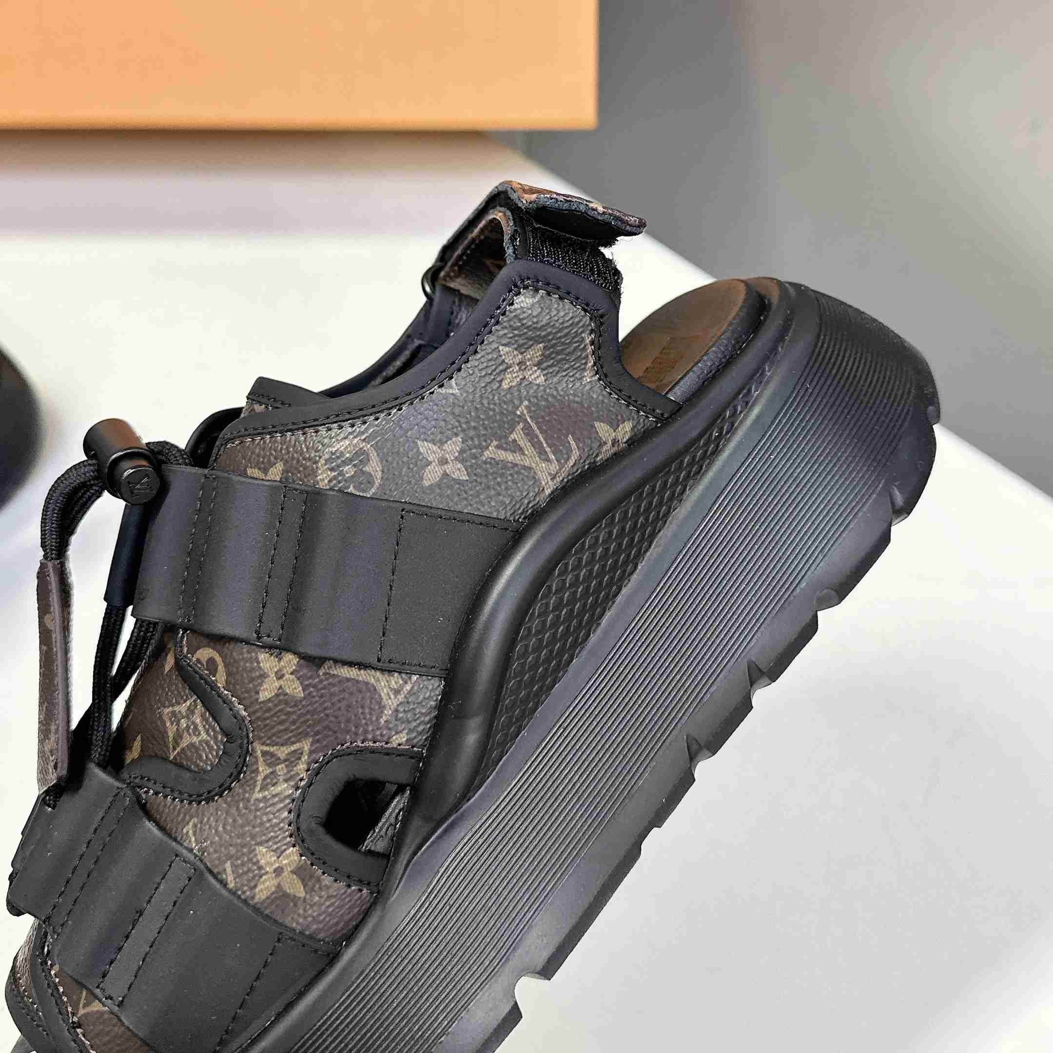 Louis Vuitton Chameleon Platform Sandal   1AHOAG - EUR FASHION