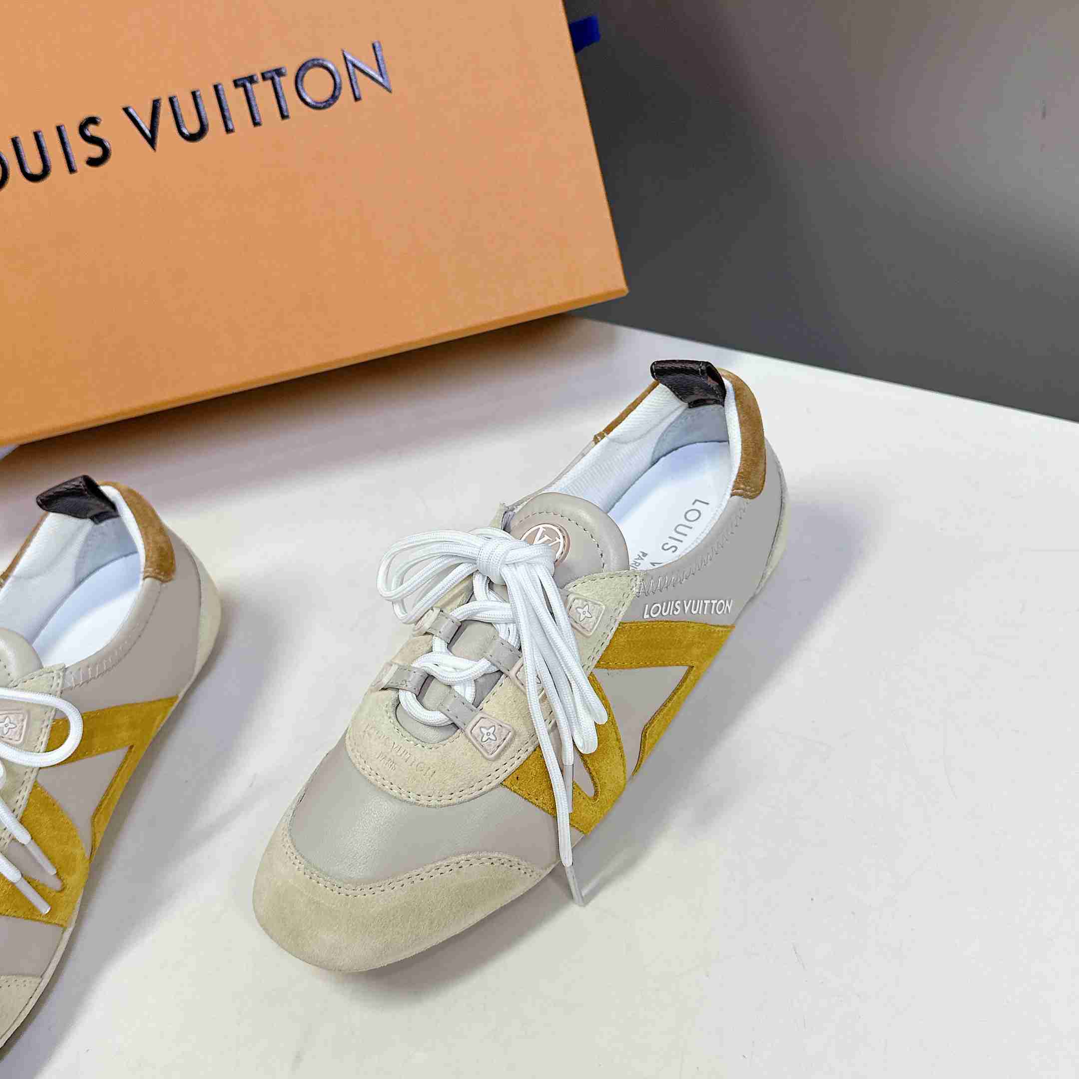 Louis Vuitton LV Sneakerina   1AHNEY - EUR FASHION