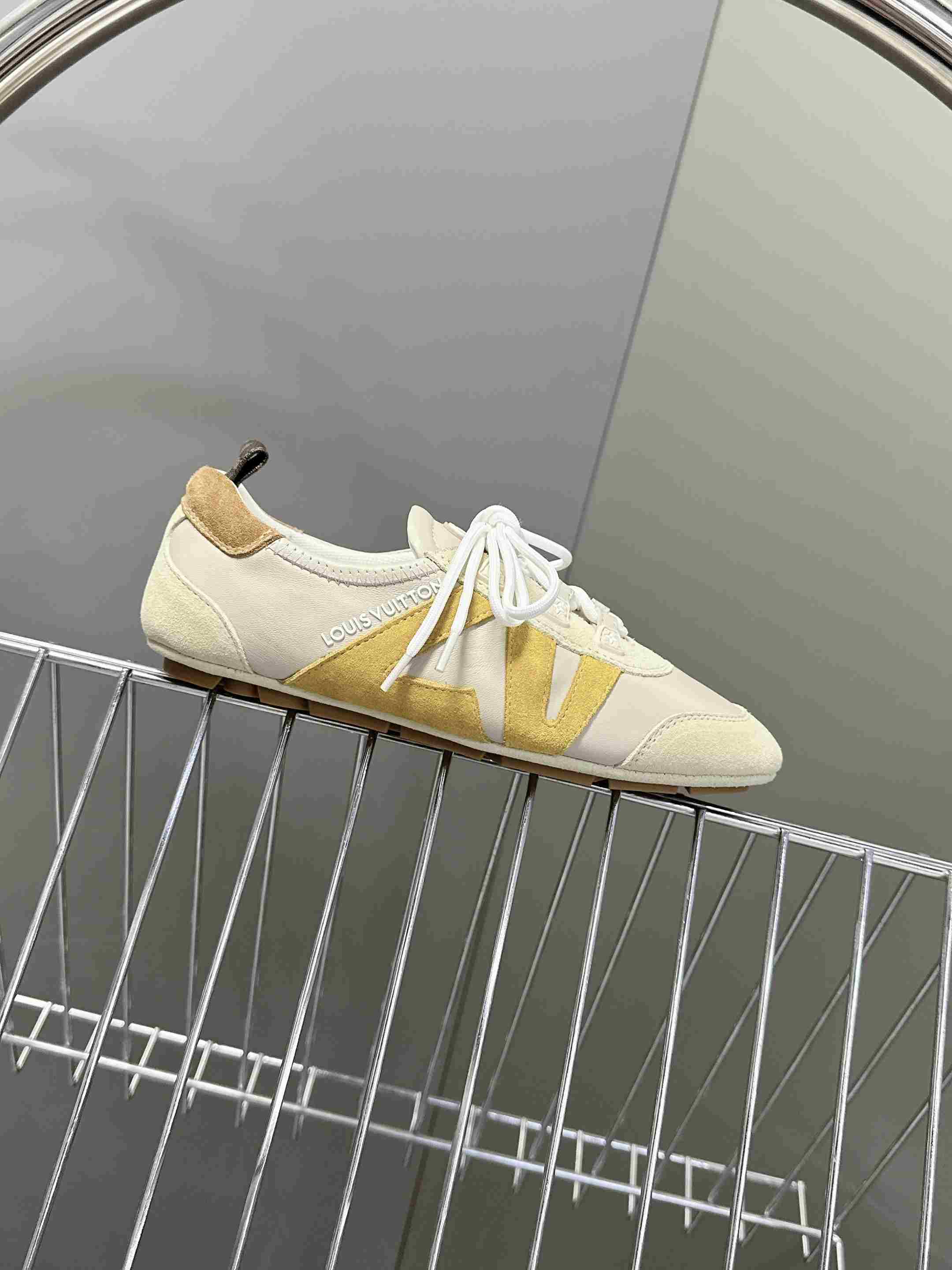 Louis Vuitton LV Sneakerina   1AHNEY - EUR FASHION