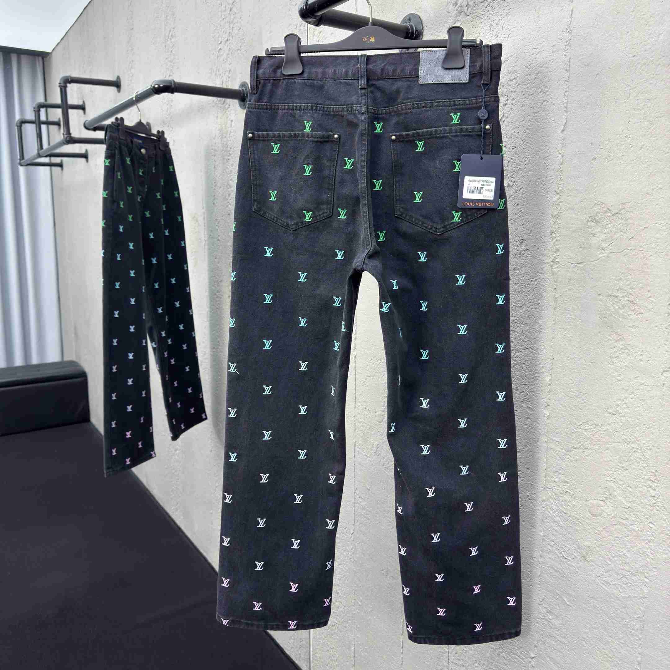Louis Vuitton LV Blason Gradient Embroidered Denim Skate Pants   1AGTHE - EUR FASHION