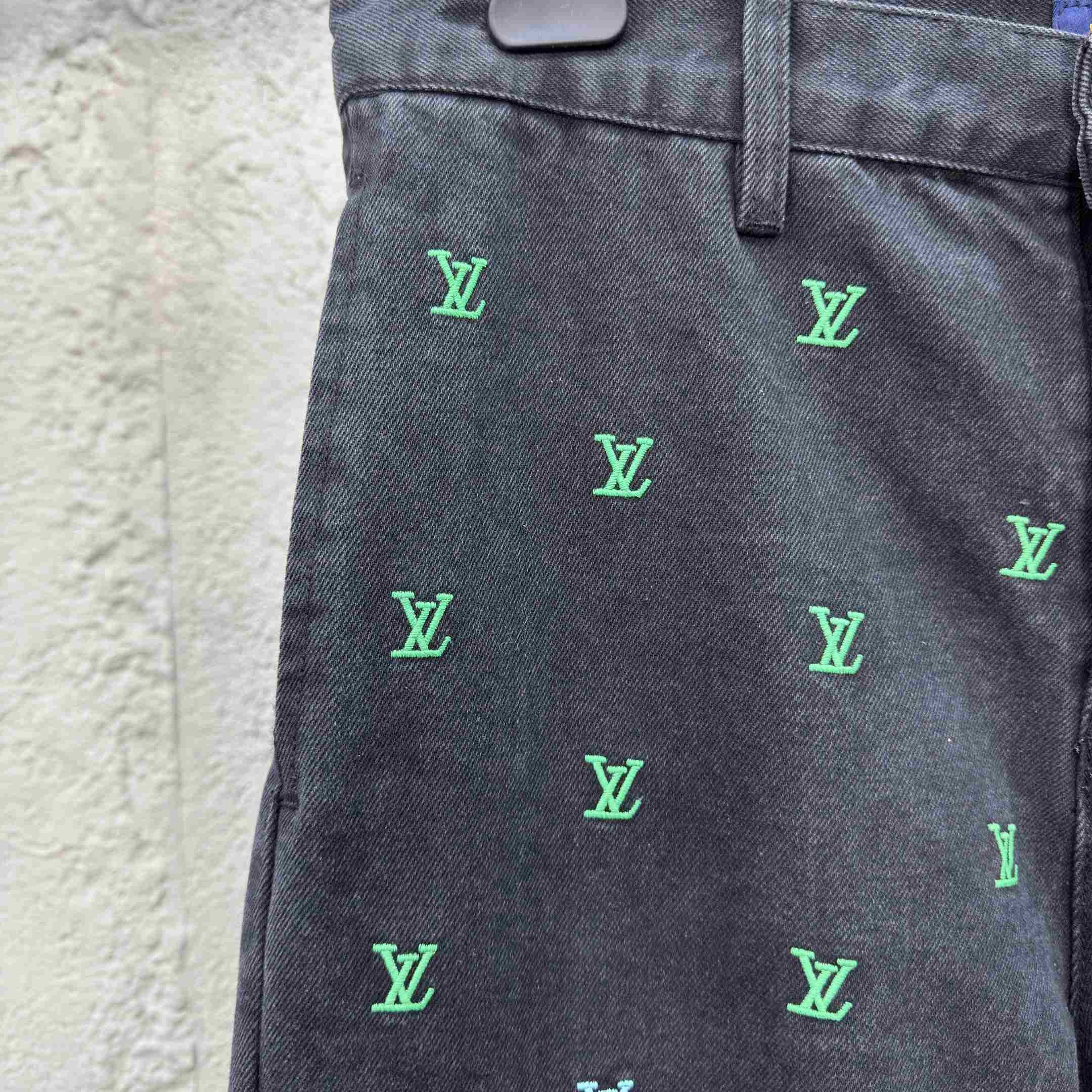 Louis Vuitton LV Blason Gradient Embroidered Denim Skate Pants   1AGTHE - EUR FASHION