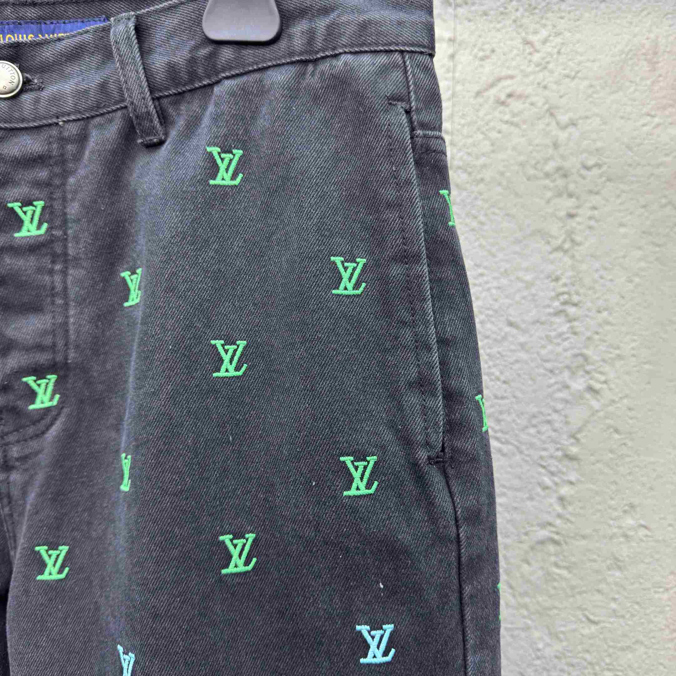 Louis Vuitton LV Blason Gradient Embroidered Denim Skate Pants   1AGTHE - EUR FASHION