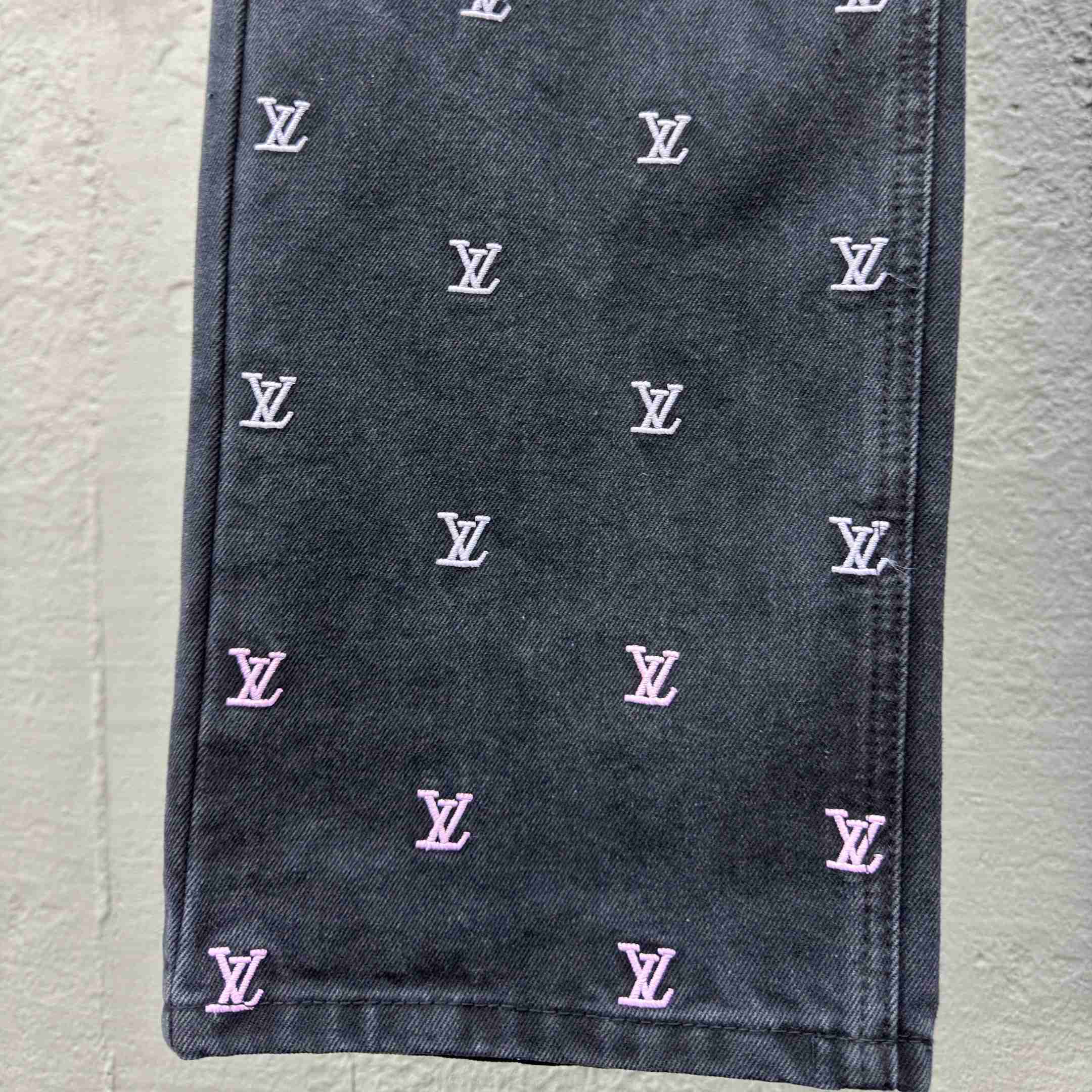 Louis Vuitton LV Blason Gradient Embroidered Denim Skate Pants   1AGTHE - EUR FASHION