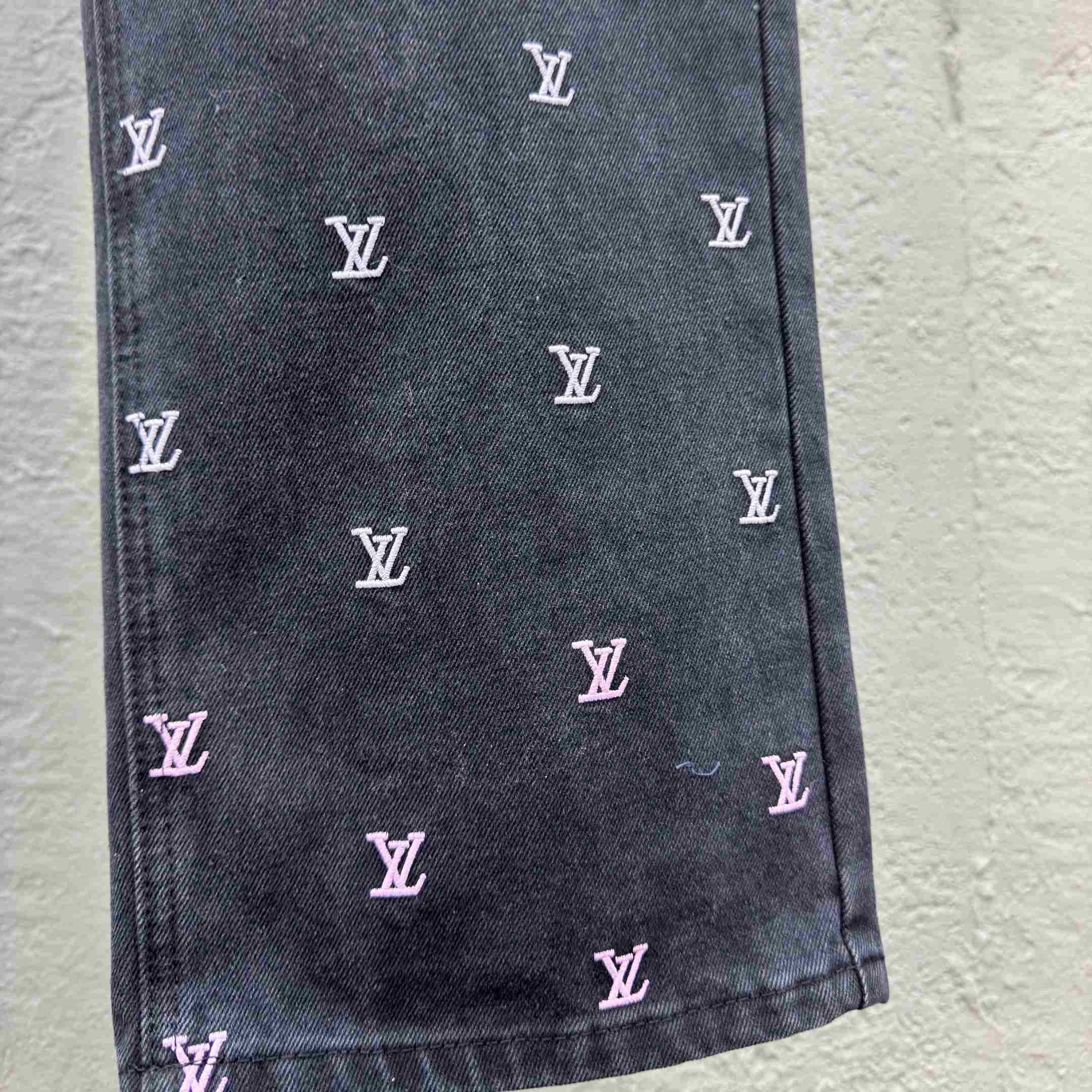 Louis Vuitton LV Blason Gradient Embroidered Denim Skate Pants   1AGTHE - EUR FASHION