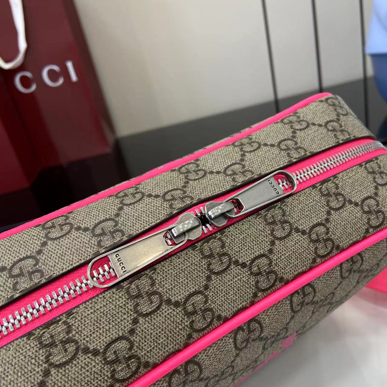 Gucci Medium Crossbody Bag With Print - EUR FASHION
