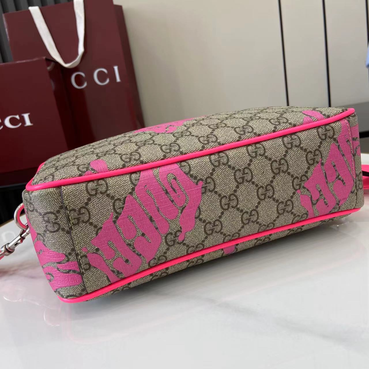 Gucci Medium Crossbody Bag With Print - EUR FASHION