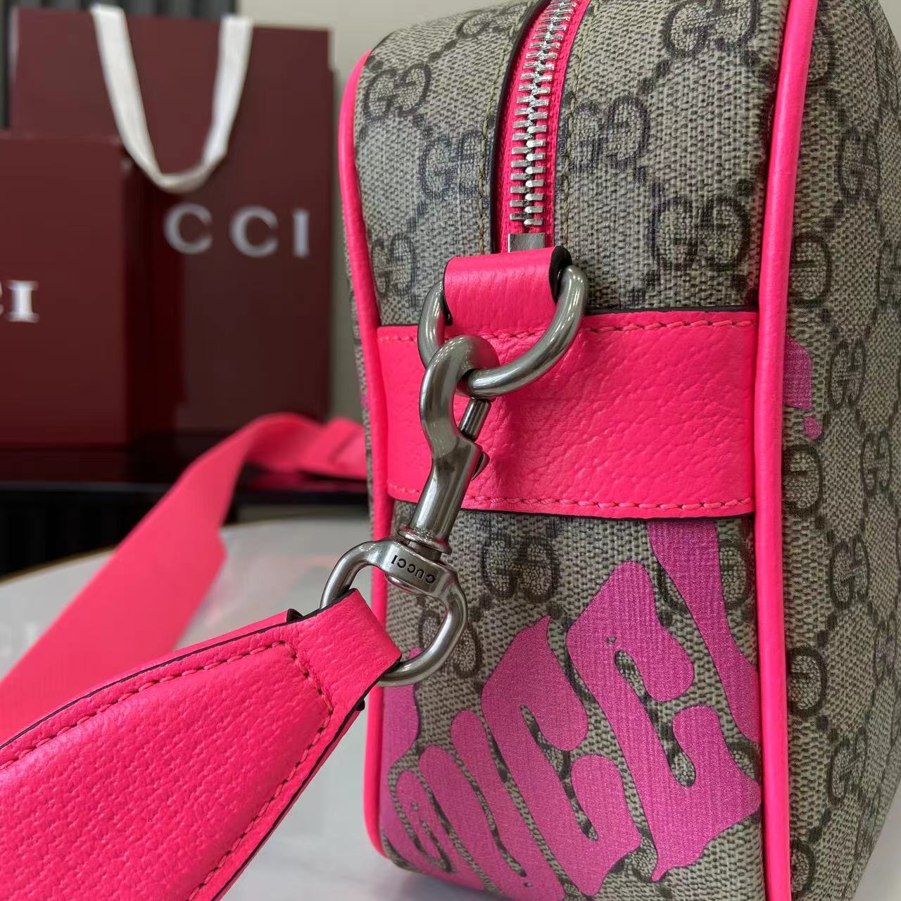 Gucci Medium Crossbody Bag With Print - EUR FASHION