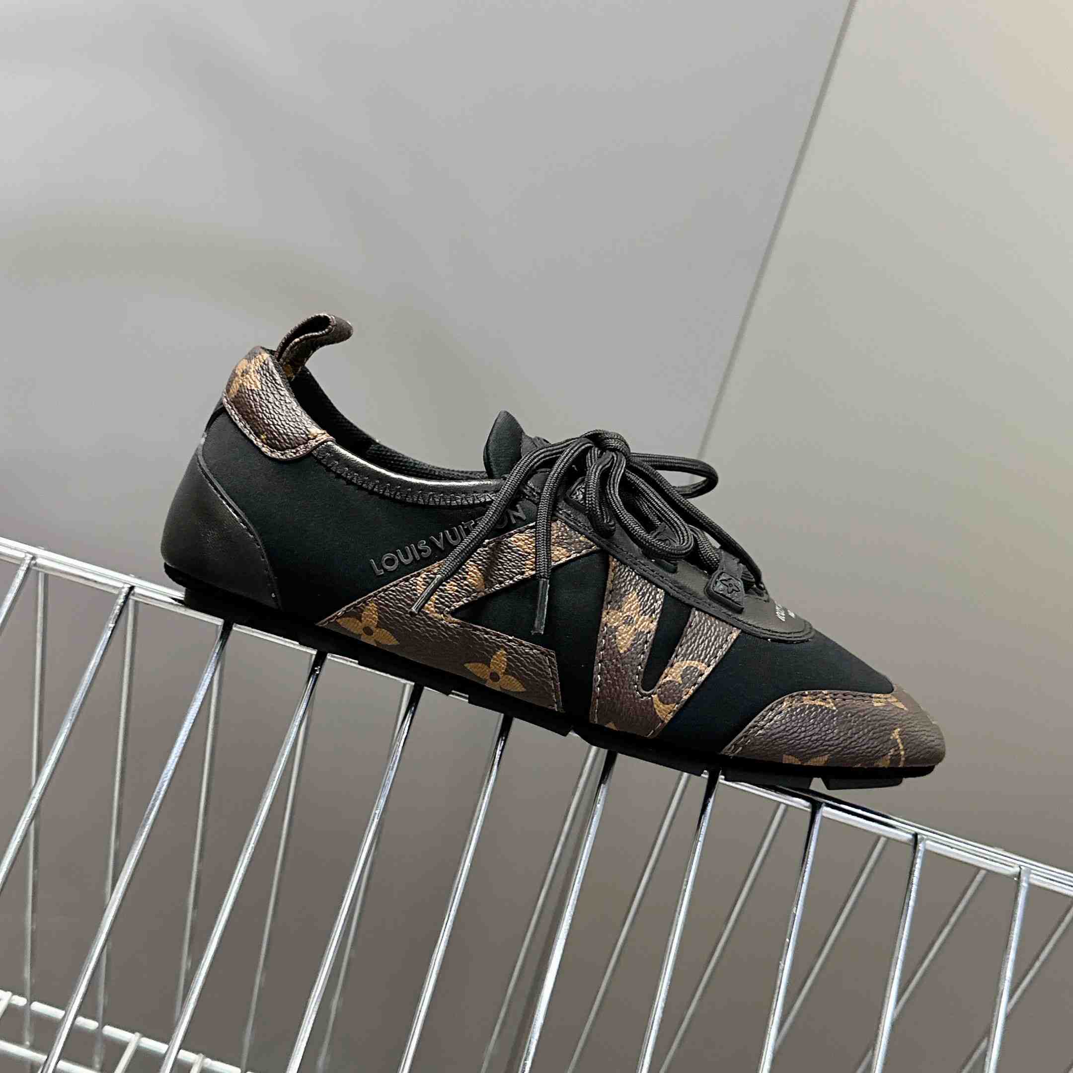 Louis Vuitton LV Sneakerina   1AHNDI - EUR FASHION