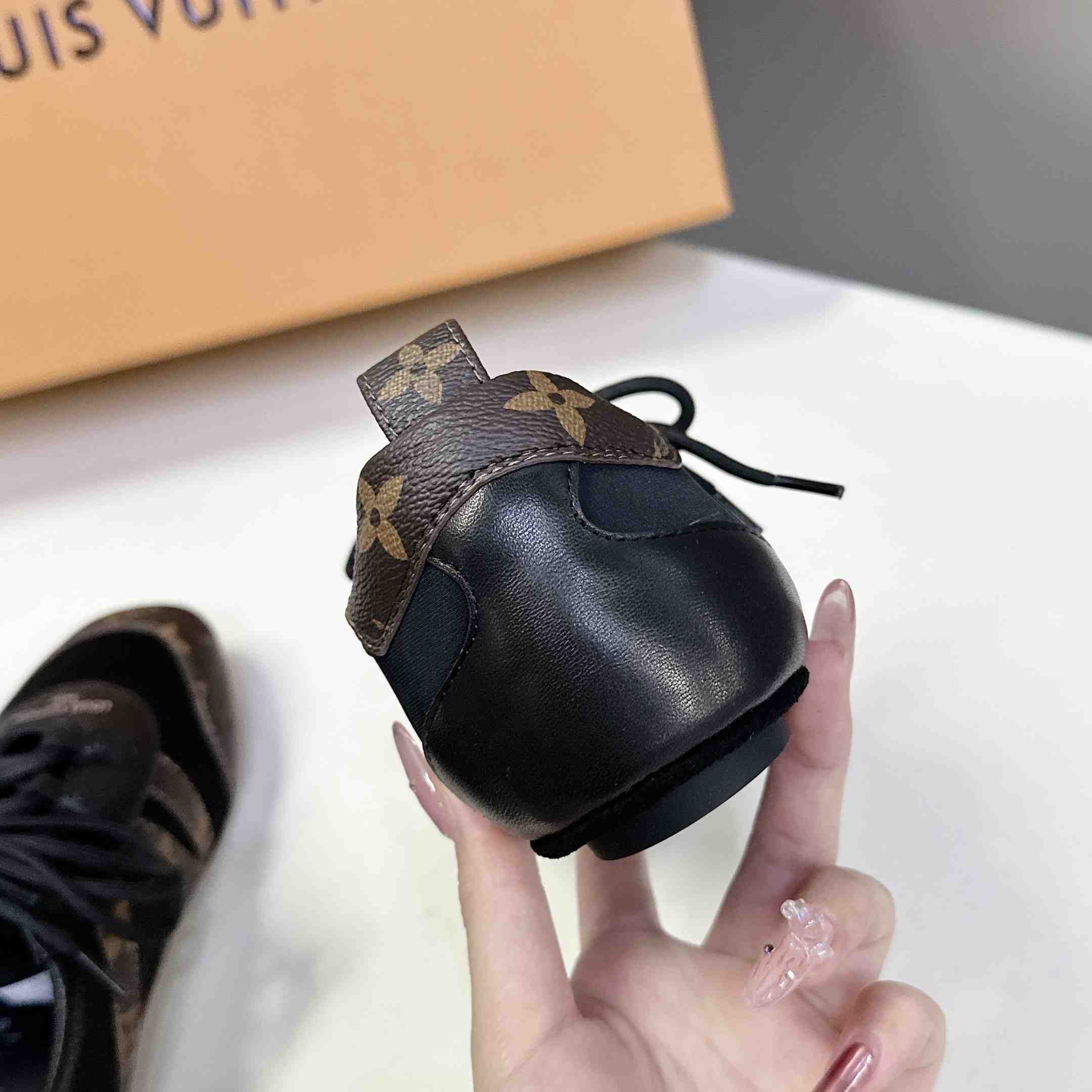 Louis Vuitton LV Sneakerina   1AHNDI - EUR FASHION