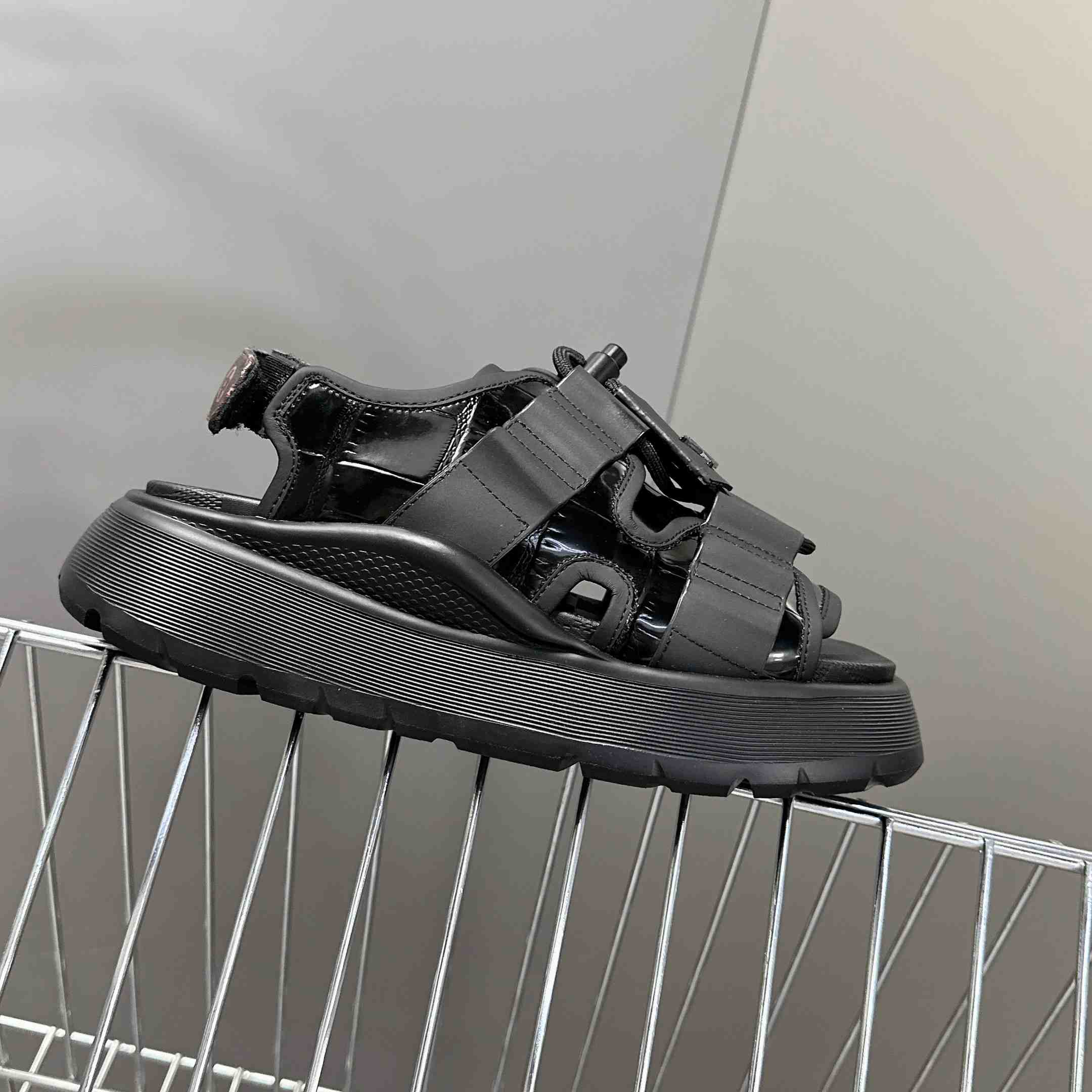 Louis Vuitton Chameleon Comfort Sandal  1AHNJO - EUR FASHION