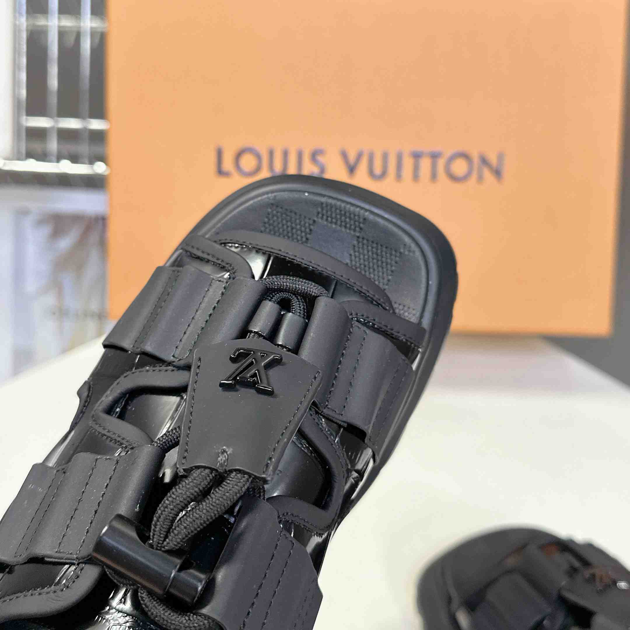 Louis Vuitton Chameleon Comfort Sandal  1AHNJO - EUR FASHION
