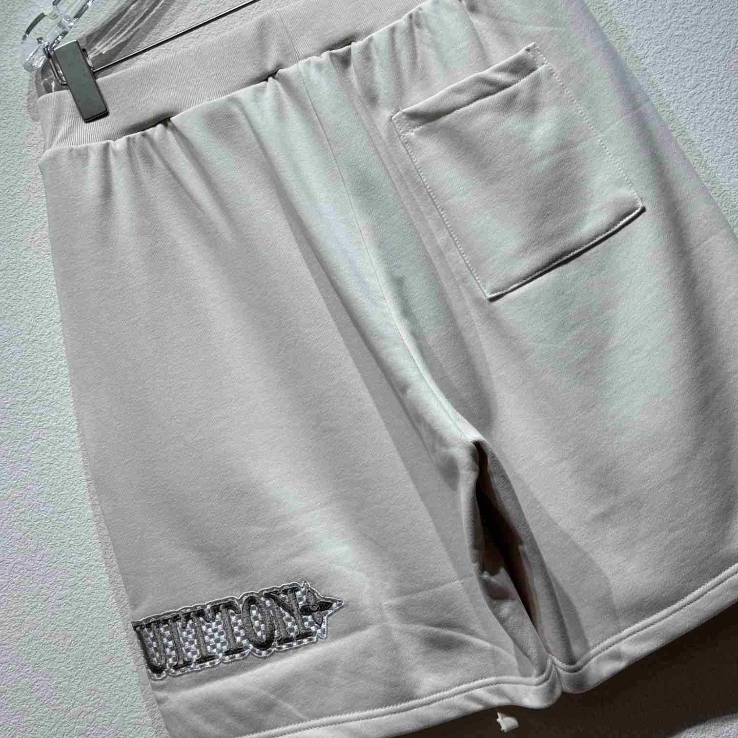 Louis Vuitton Embellished Shorts   1AHW36 - EUR FASHION