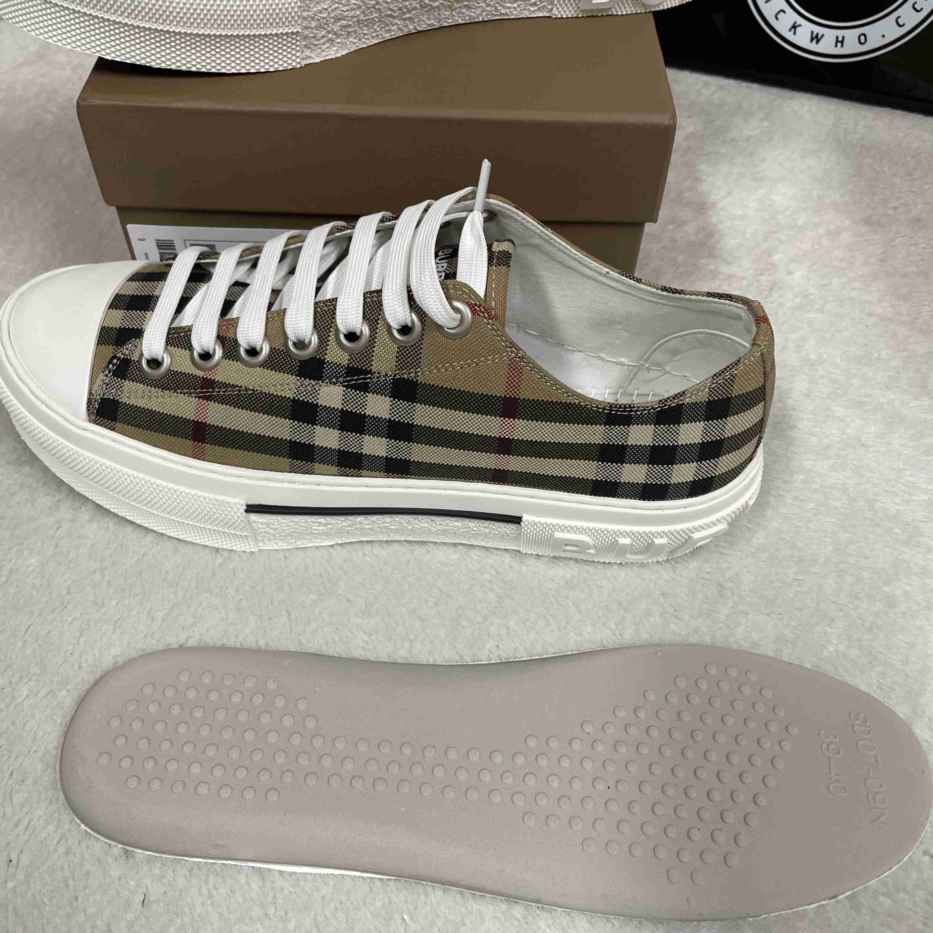 Burberry Check Low Top Sneaker - EUR FASHION