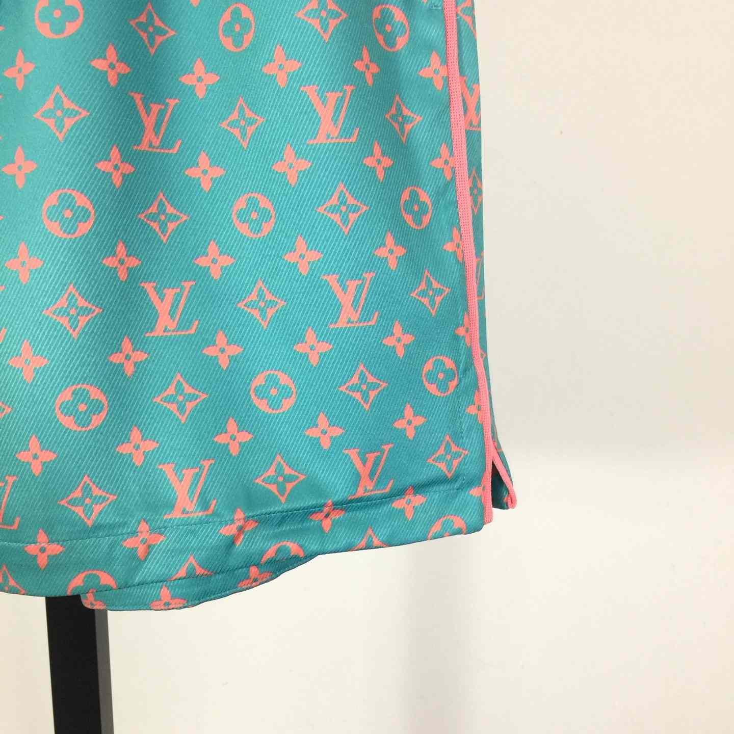 Louis Vuitton Monogram Silk Shorts   1AHVQI - EUR FASHION