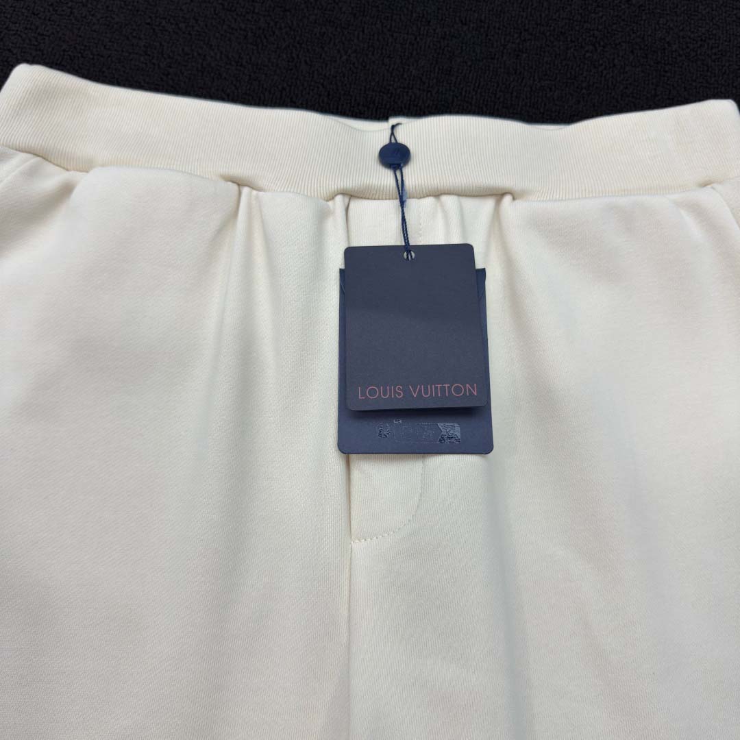 Louis Vuitton Embellished Shorts   1AHW38 - EUR FASHION