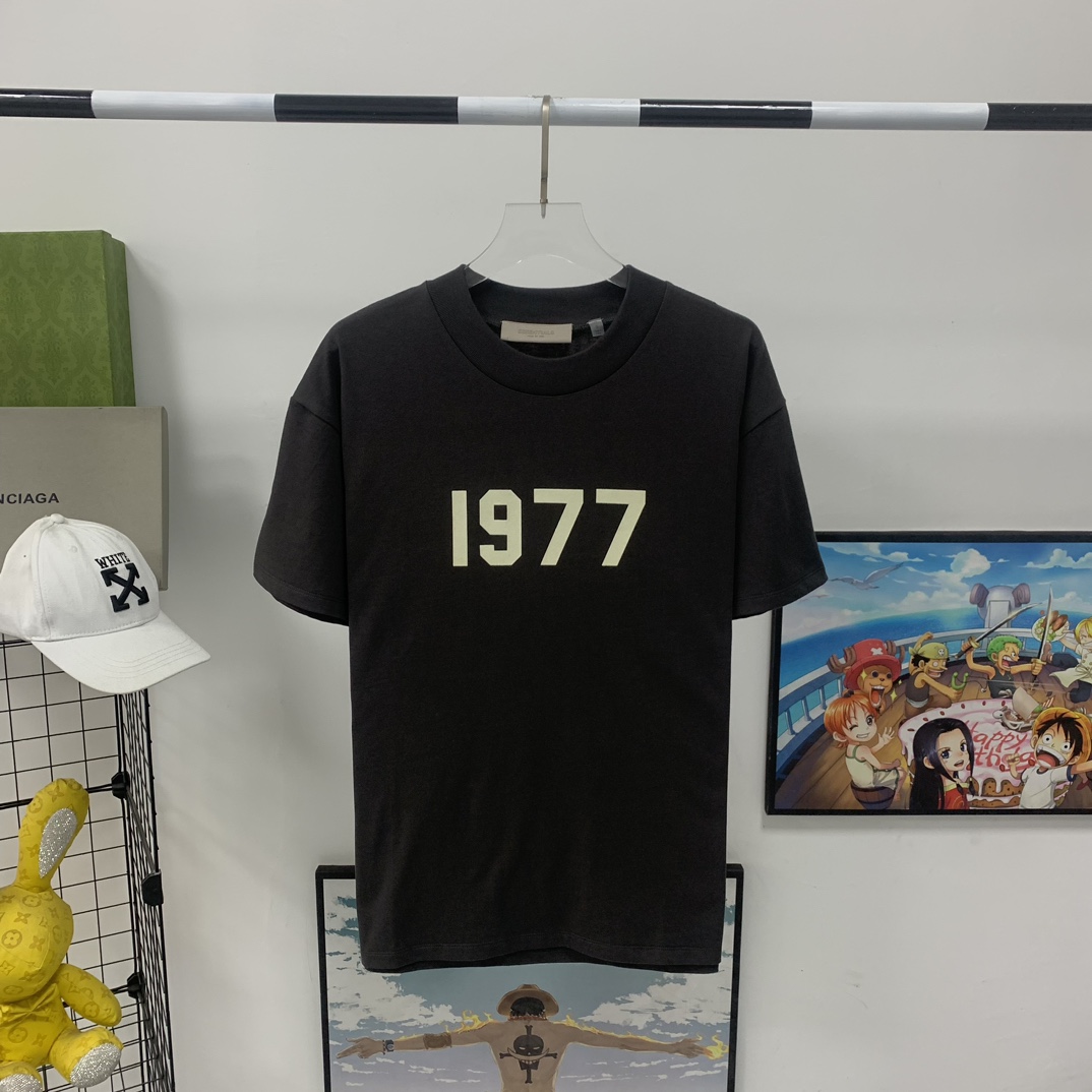 Fear of God Essentials 1977 Tee - EUR FASHION