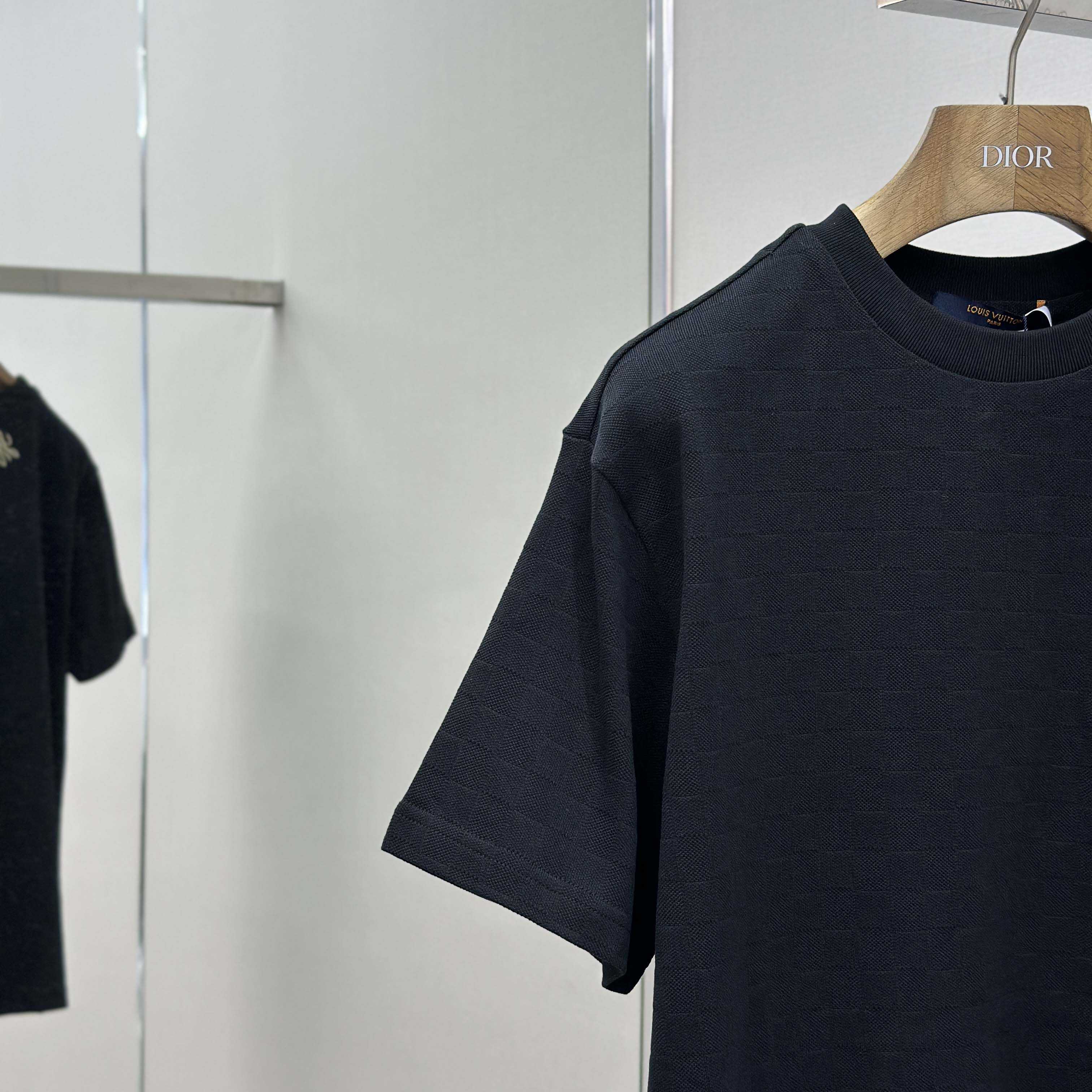 Louis Vuitton Signature Patch Cotton T-Shirt   1AGJZF - EUR FASHION