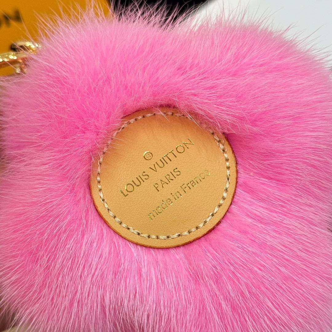Louis Vuitton Vivienne Fur Key Holder   M01447 - EUR FASHION