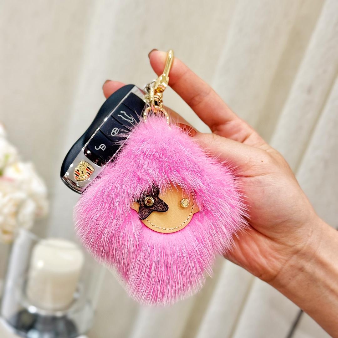 Louis Vuitton Vivienne Fur Key Holder   M01447 - EUR FASHION