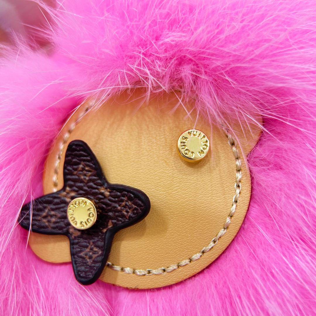 Louis Vuitton Vivienne Fur Key Holder   M01447 - EUR FASHION