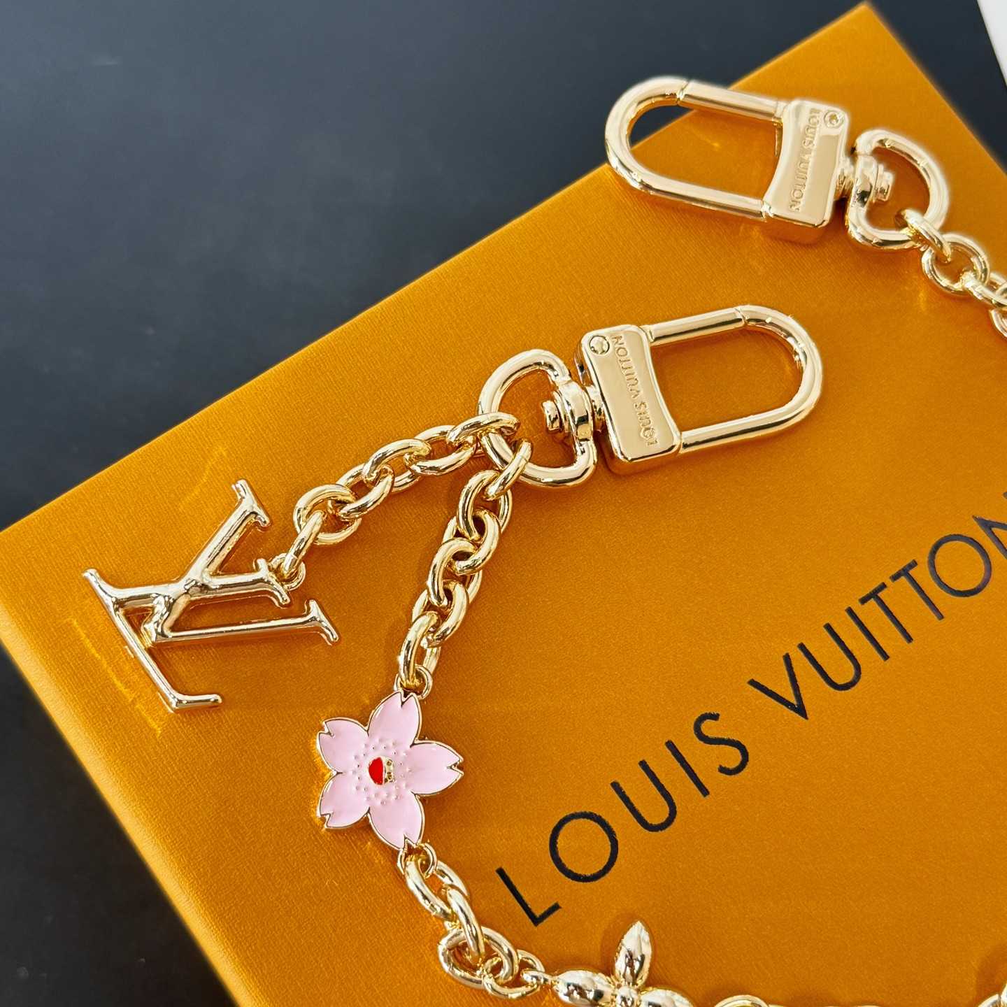 Louis Vuitton LV x TM Cherry Blossom Bag Chain   M02540 - EUR FASHION