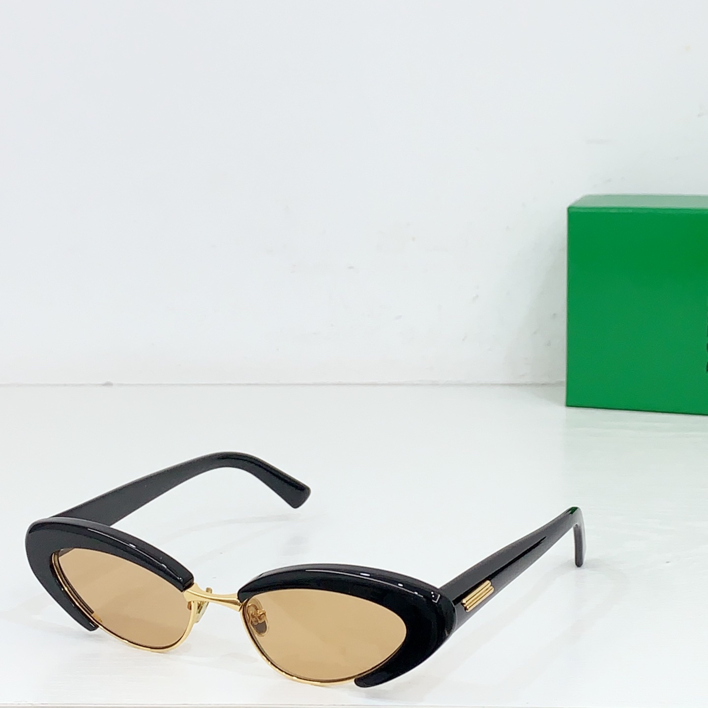 Bottega Veneta Angle Cat Eye Sunglasses    - EUR FASHION