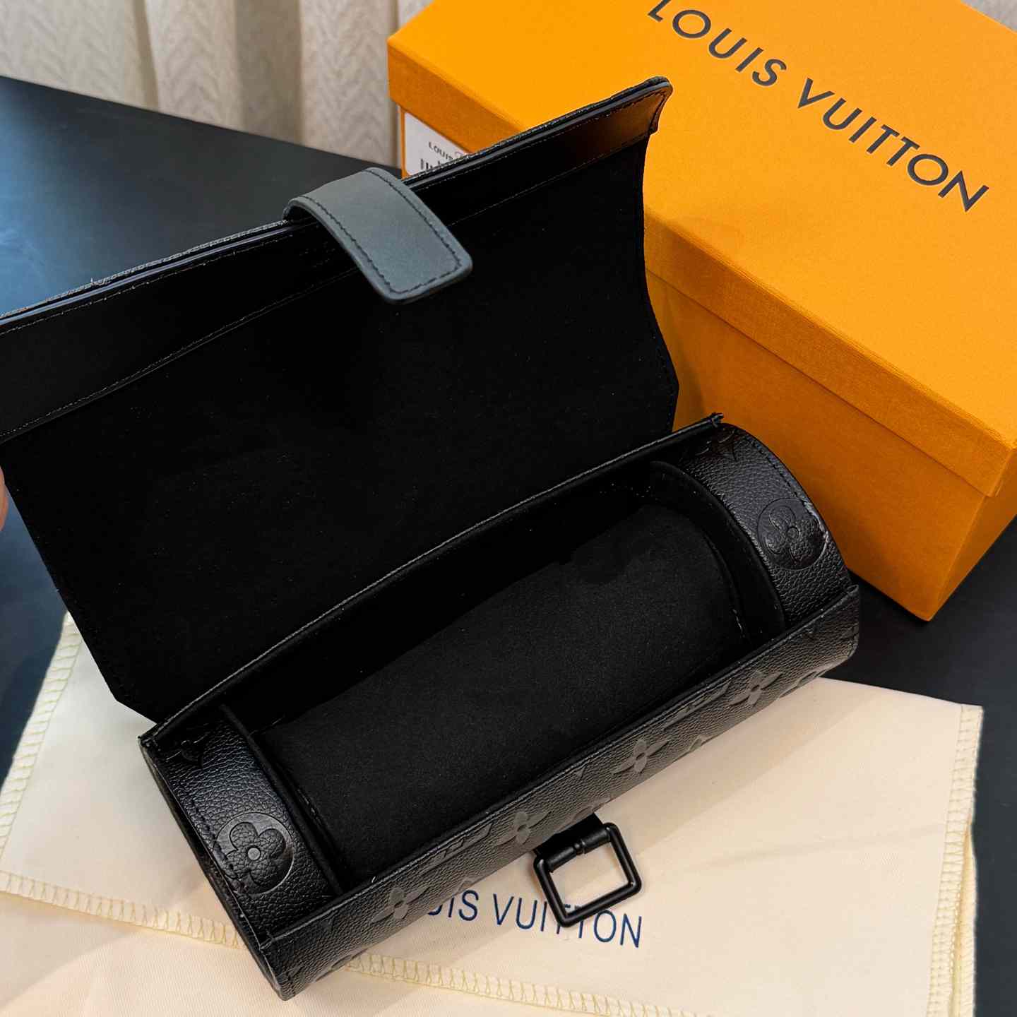 Louis Vuitton 3 Watch Case    - EUR FASHION