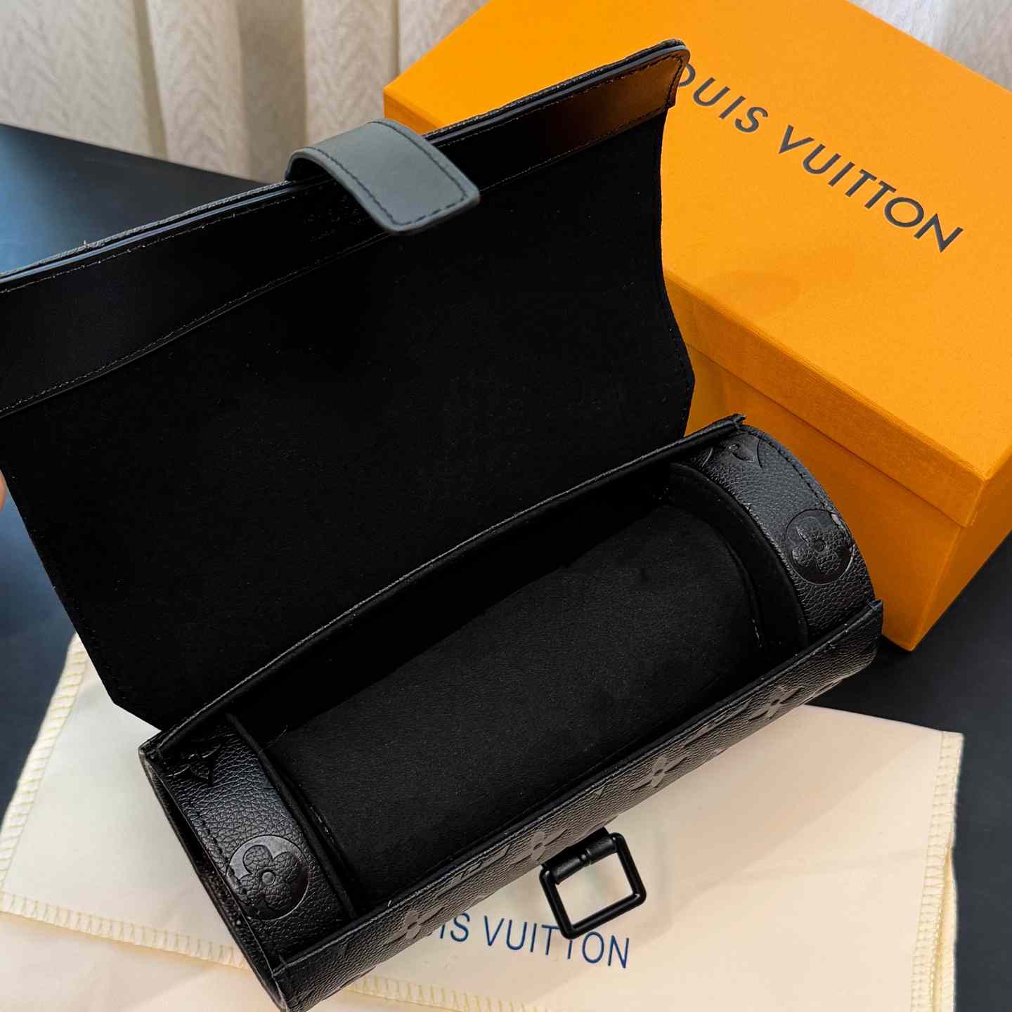 Louis Vuitton 3 Watch Case    - EUR FASHION