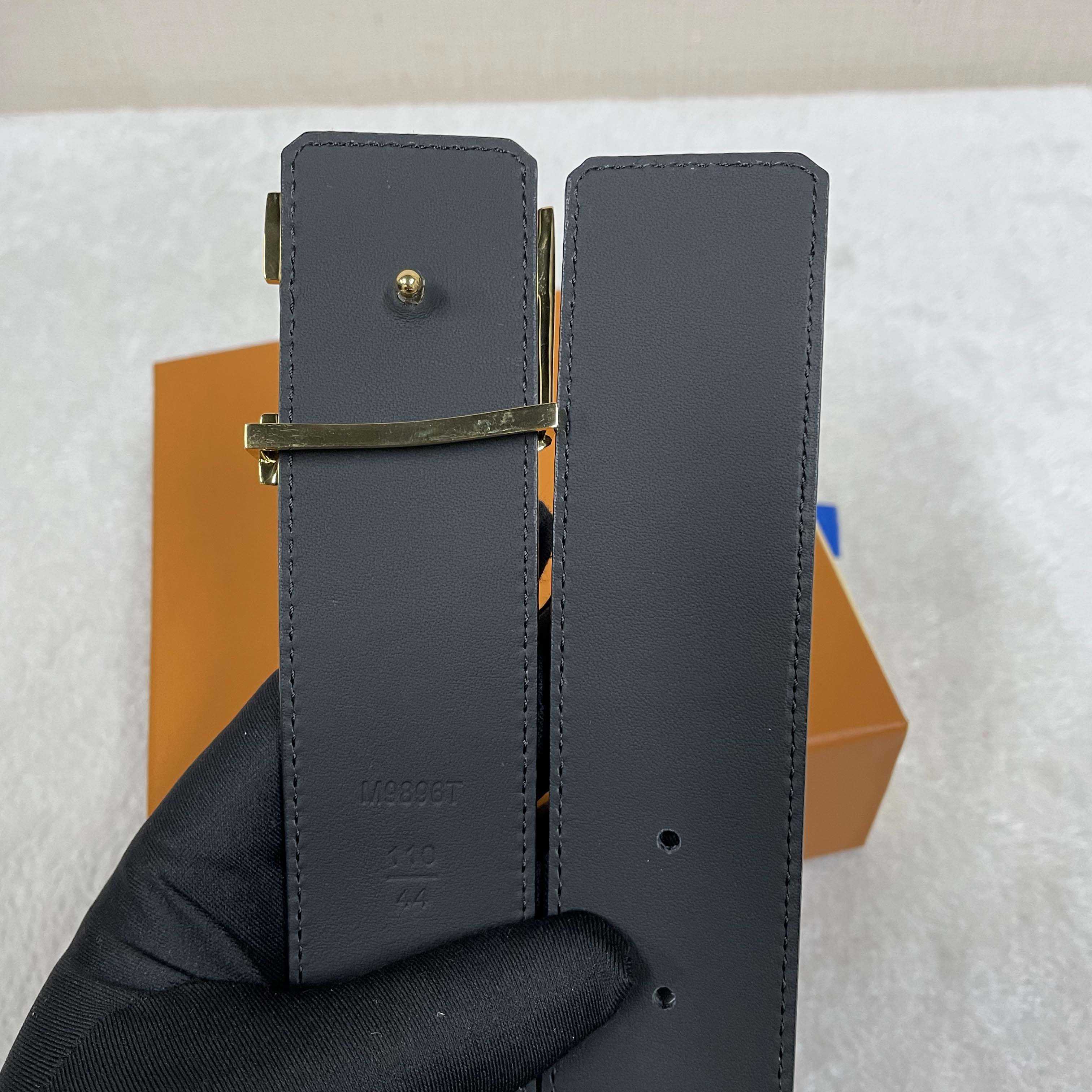 Louis Vuitton LV Initiales 40mm Reversible Belt  M8502U - EUR FASHION