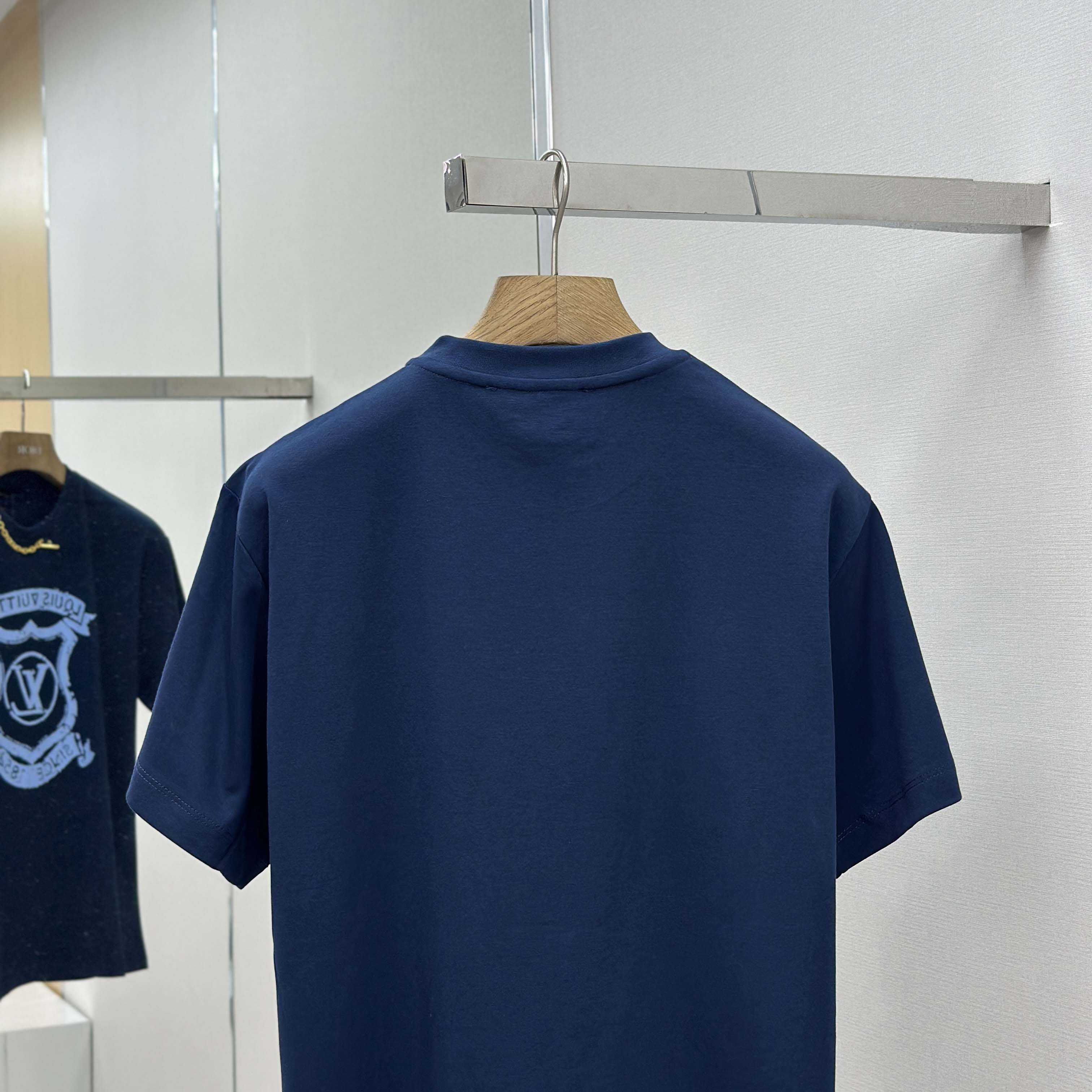 Louis Vuitton Signature Zipper Detail T-Shirt   1AI469 - EUR FASHION