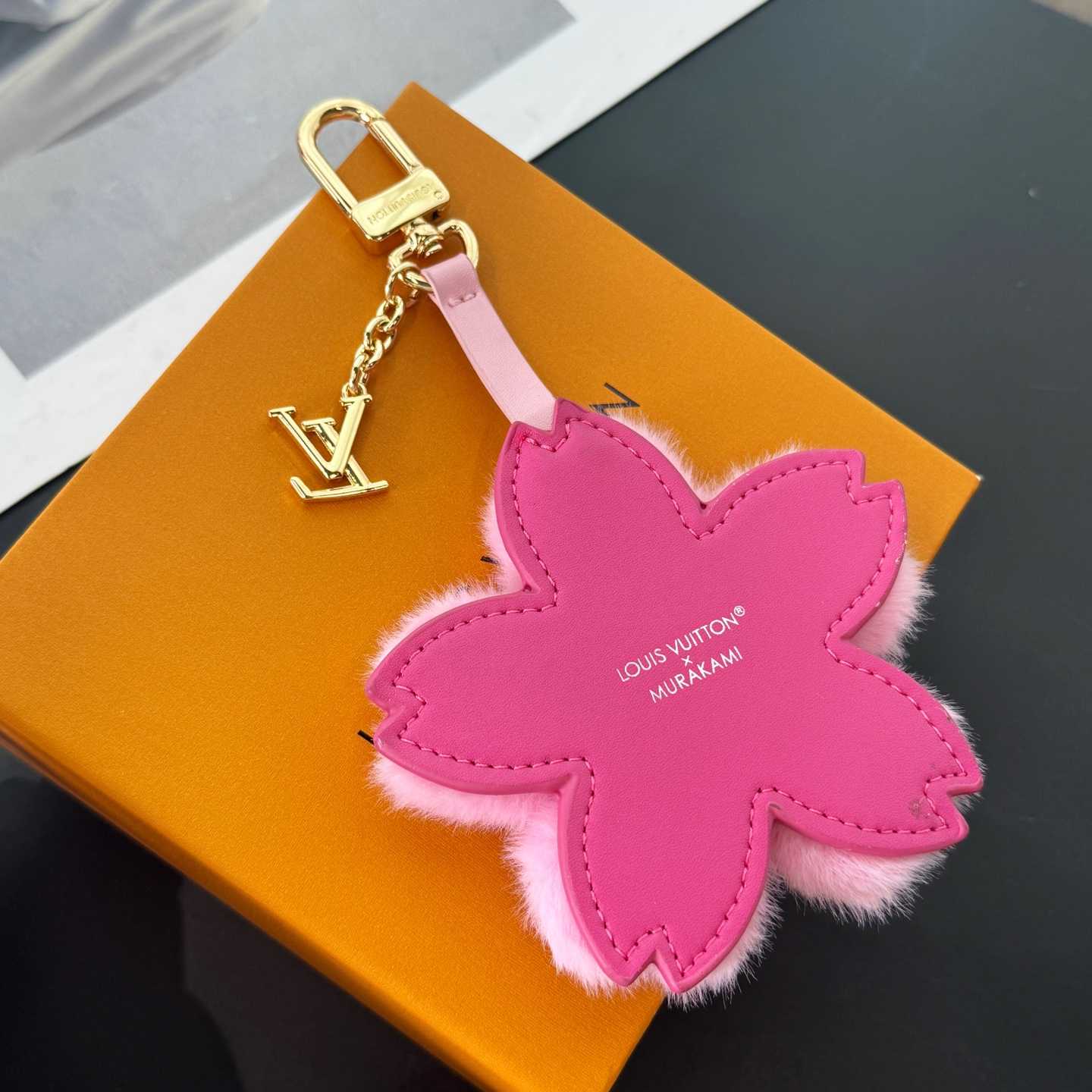 Louis Vuitton LV x TM Cherry Blossom Bag Charm   M02485 - EUR FASHION