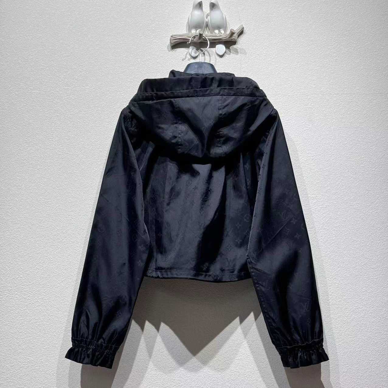 Louis Vuitton Cropped Monogram Windbreaker   1AHX65 - EUR FASHION