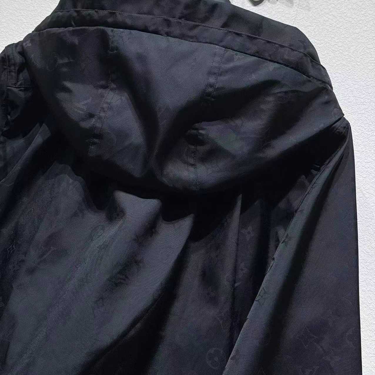 Louis Vuitton Cropped Monogram Windbreaker   1AHX65 - EUR FASHION