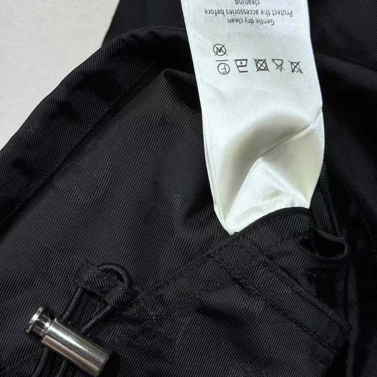 Louis Vuitton Cropped Monogram Windbreaker   1AHX65 - EUR FASHION