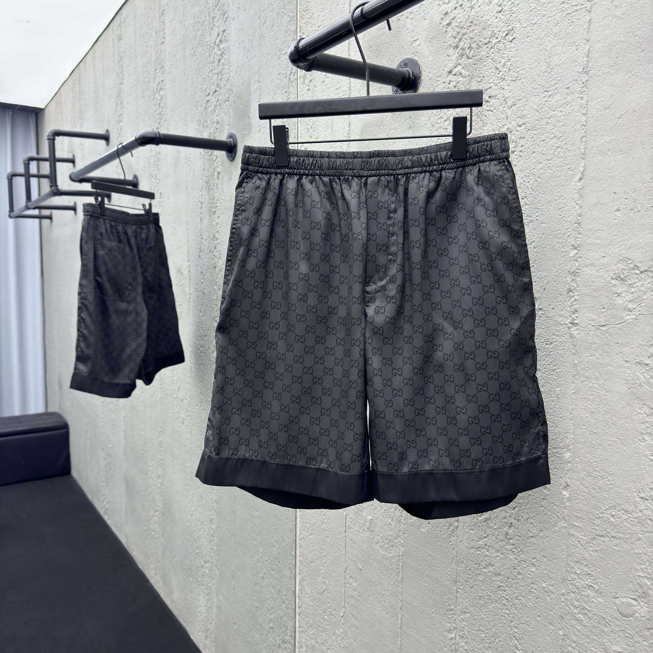Gucci Printed Silk Twill Shorts - EUR FASHION