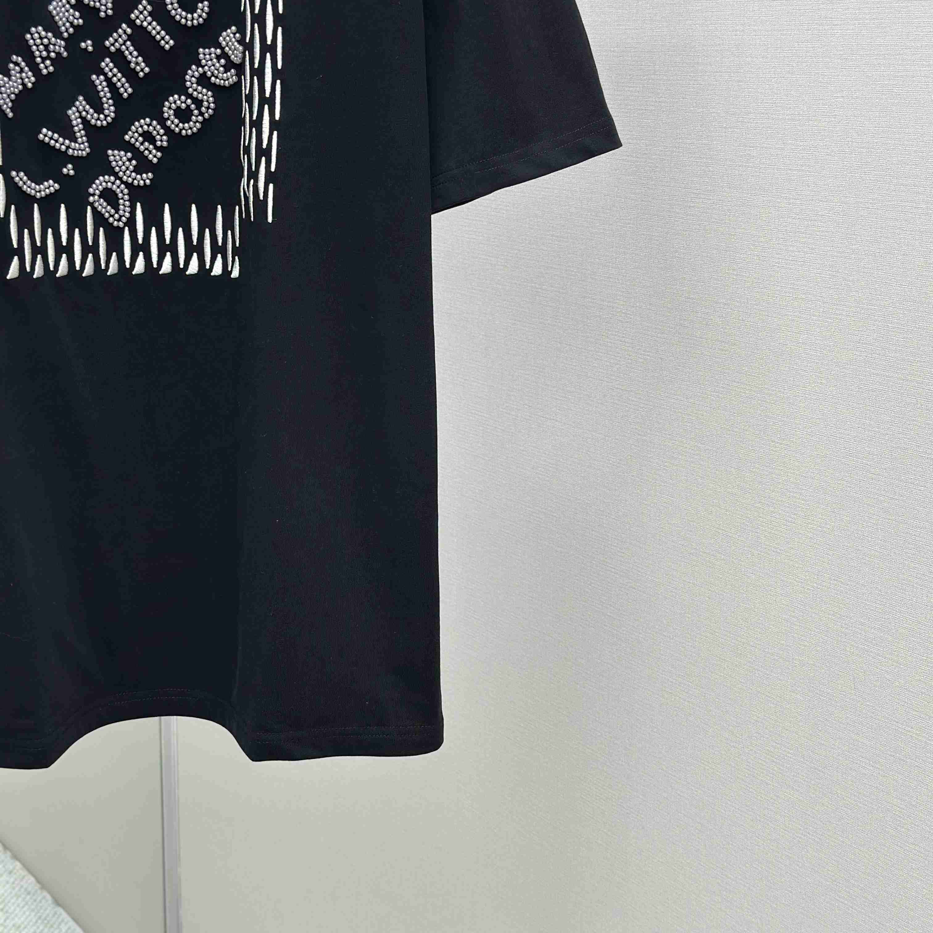 Louis Vuitton Embroidered Signature Cotton T-Shirt   1AFJFK - EUR FASHION