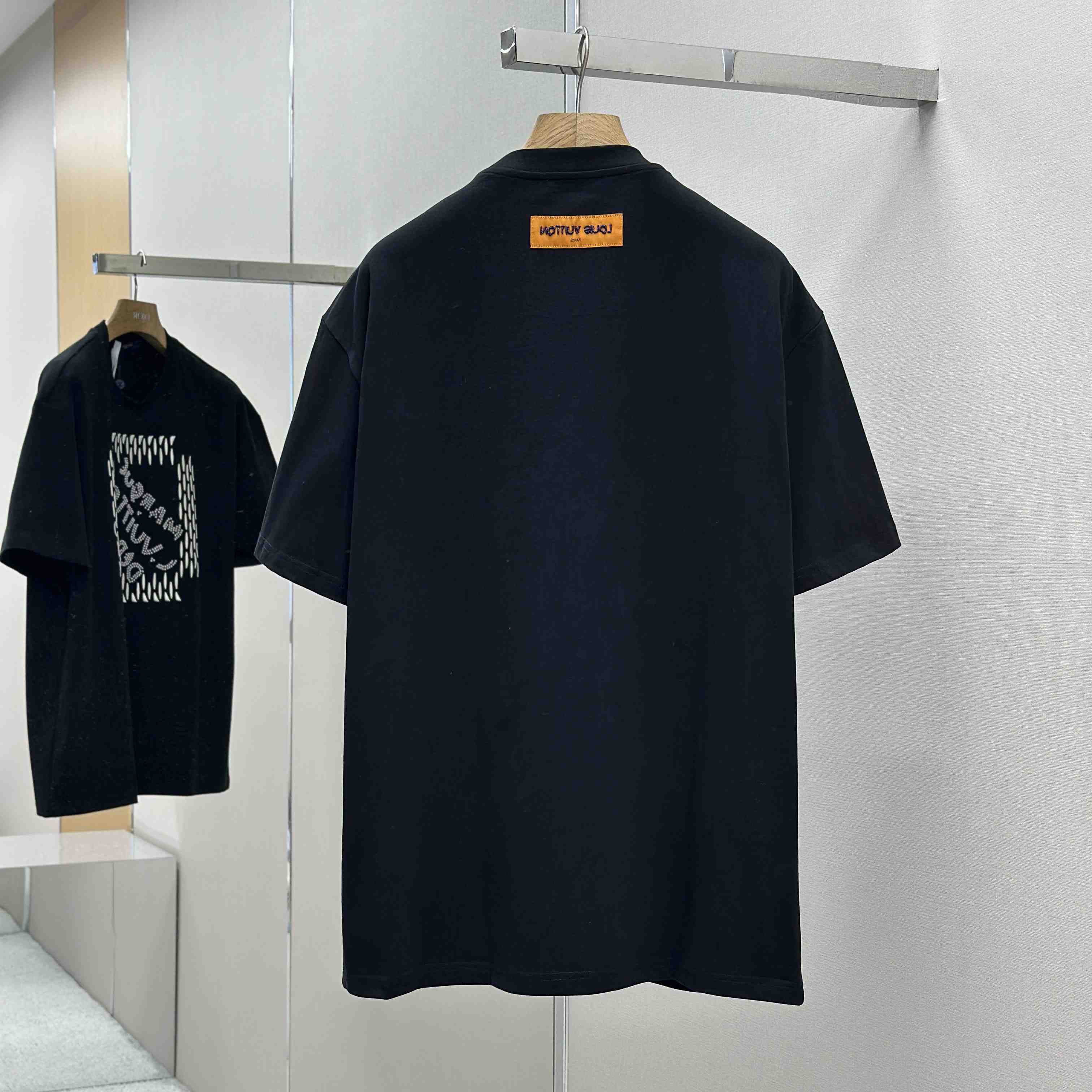 Louis Vuitton Embroidered Signature Cotton T-Shirt   1AFJFK - EUR FASHION