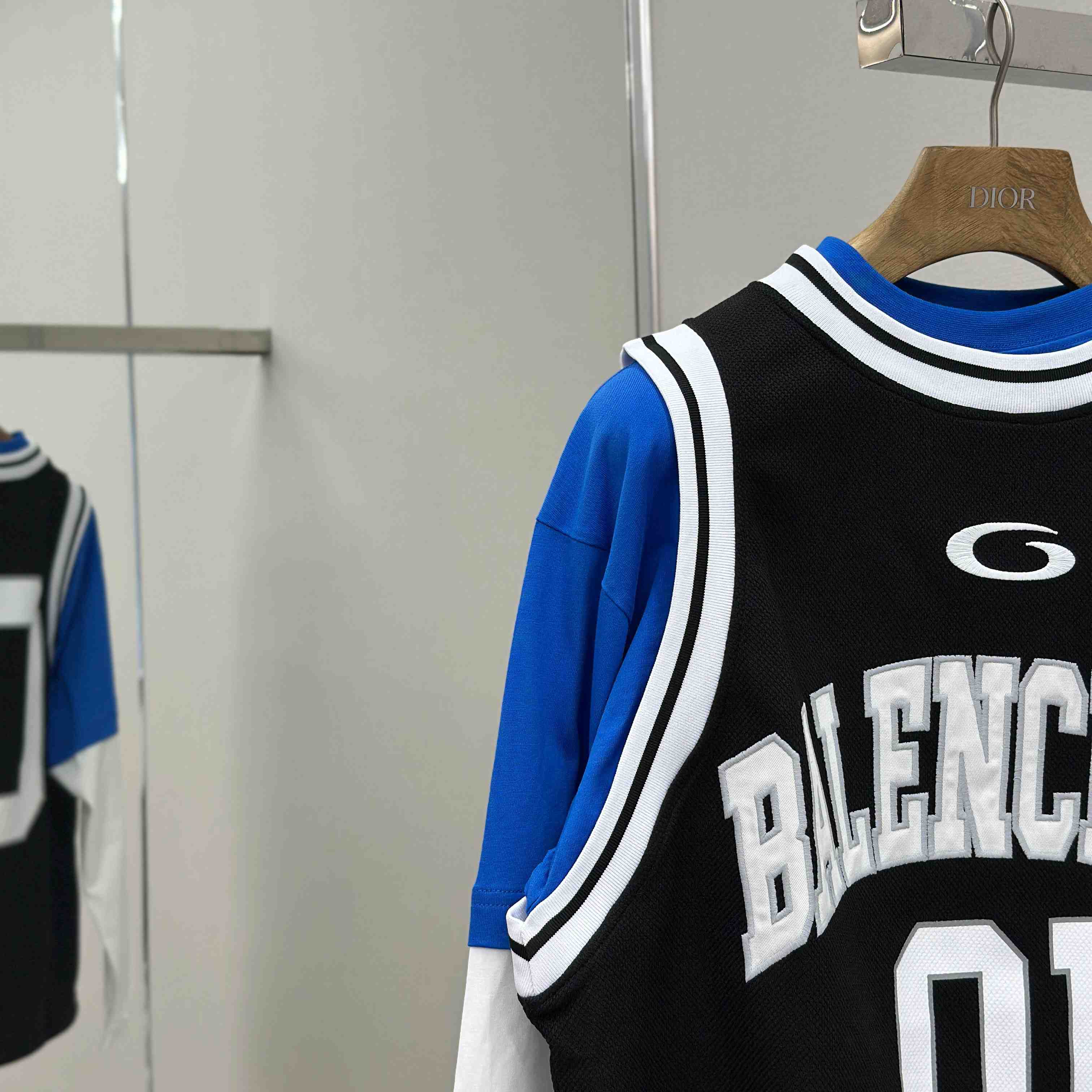 Balenciaga Basketball Series - Layered Long Sleeve T-Shirt In Black And White Sporty Mesh Jersey - EUR FASHION