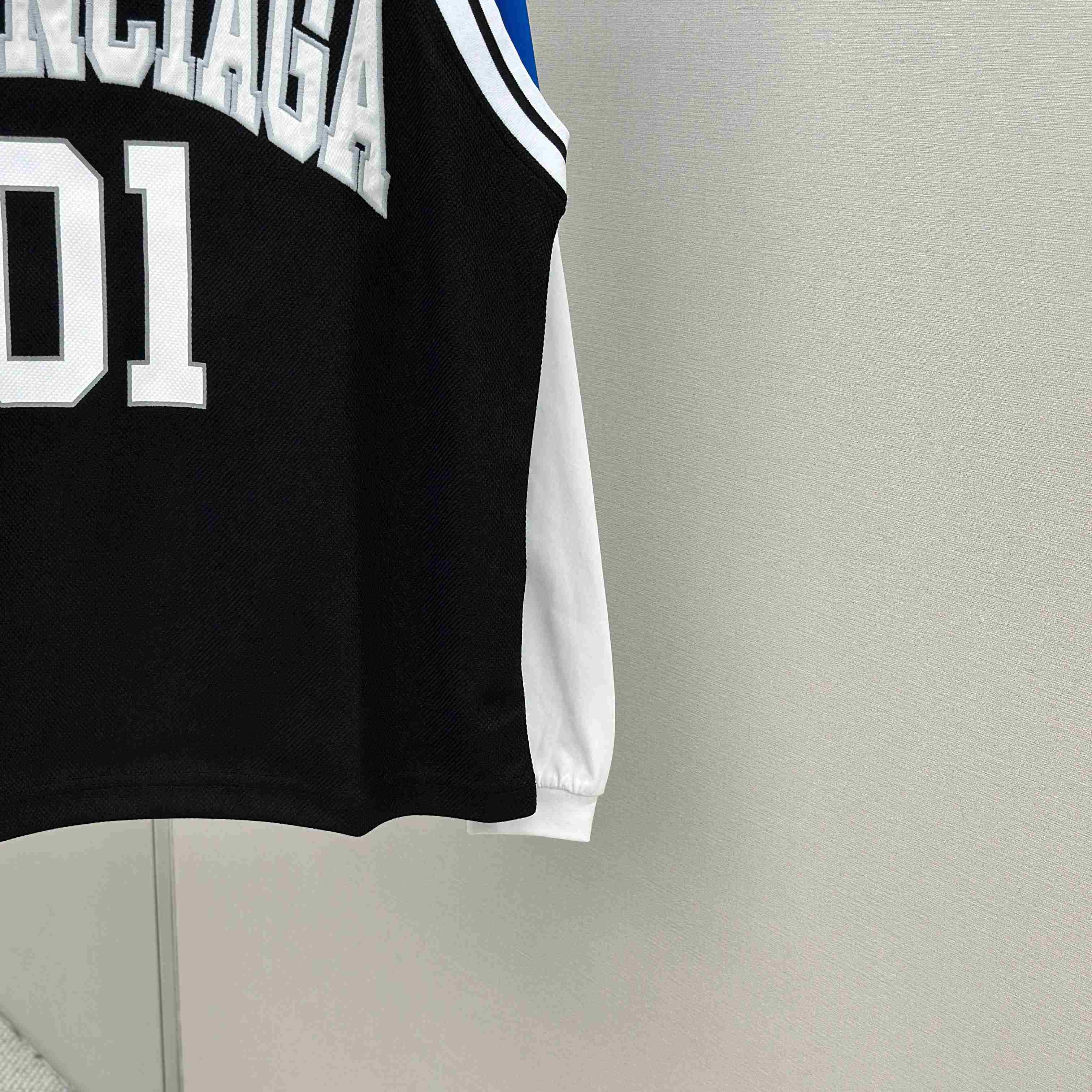 Balenciaga Basketball Series - Layered Long Sleeve T-Shirt In Black And White Sporty Mesh Jersey - EUR FASHION