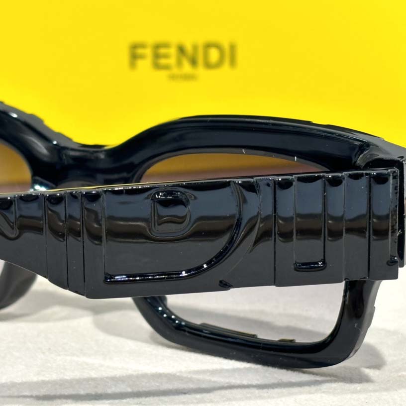 Fendi FE40104l  Sunglasses  - EUR FASHION