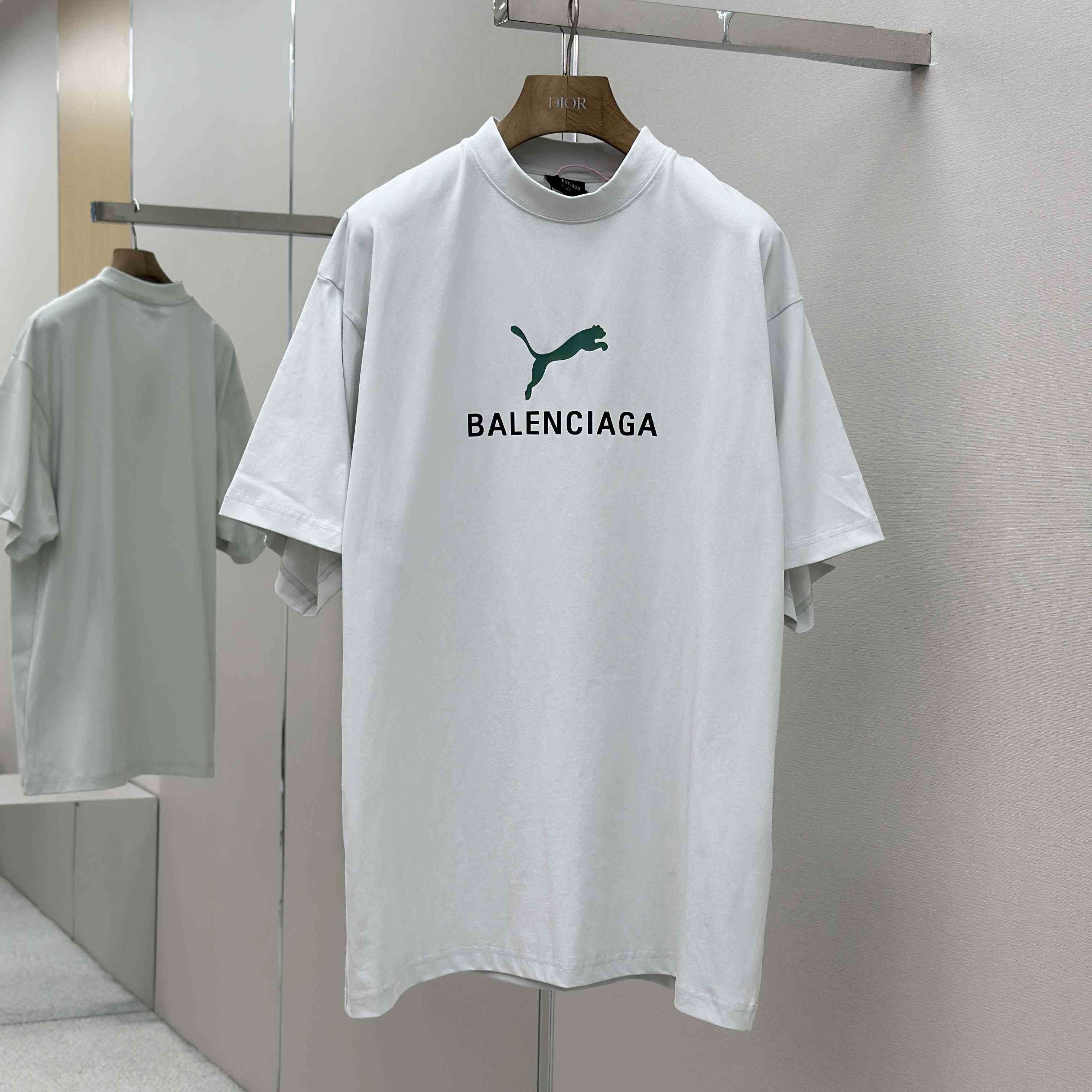Balenciaga I PUMA Oversized T-Shirt in dirty white dry jersey - EUR FASHION