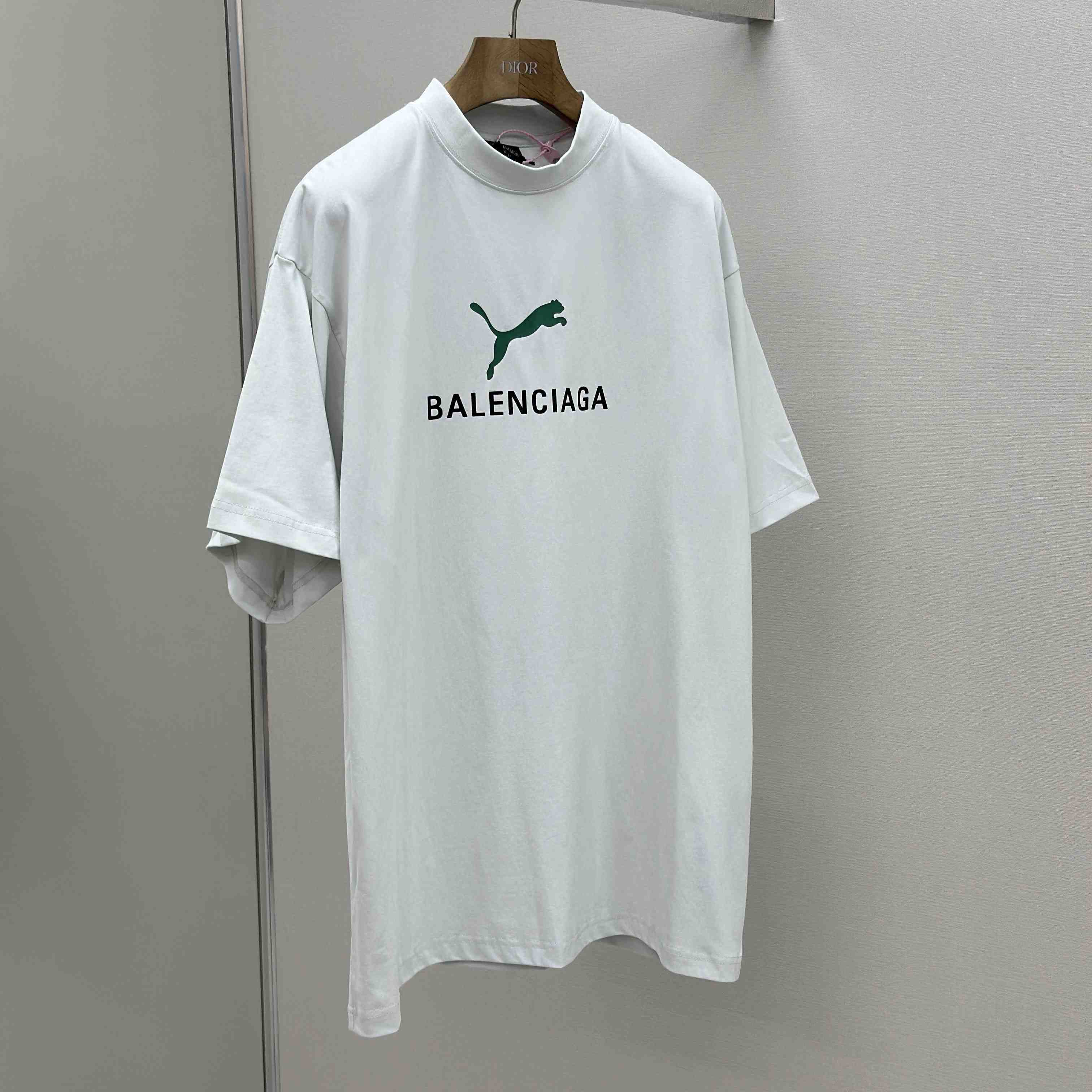 Balenciaga I PUMA Oversized T-Shirt in dirty white dry jersey - EUR FASHION
