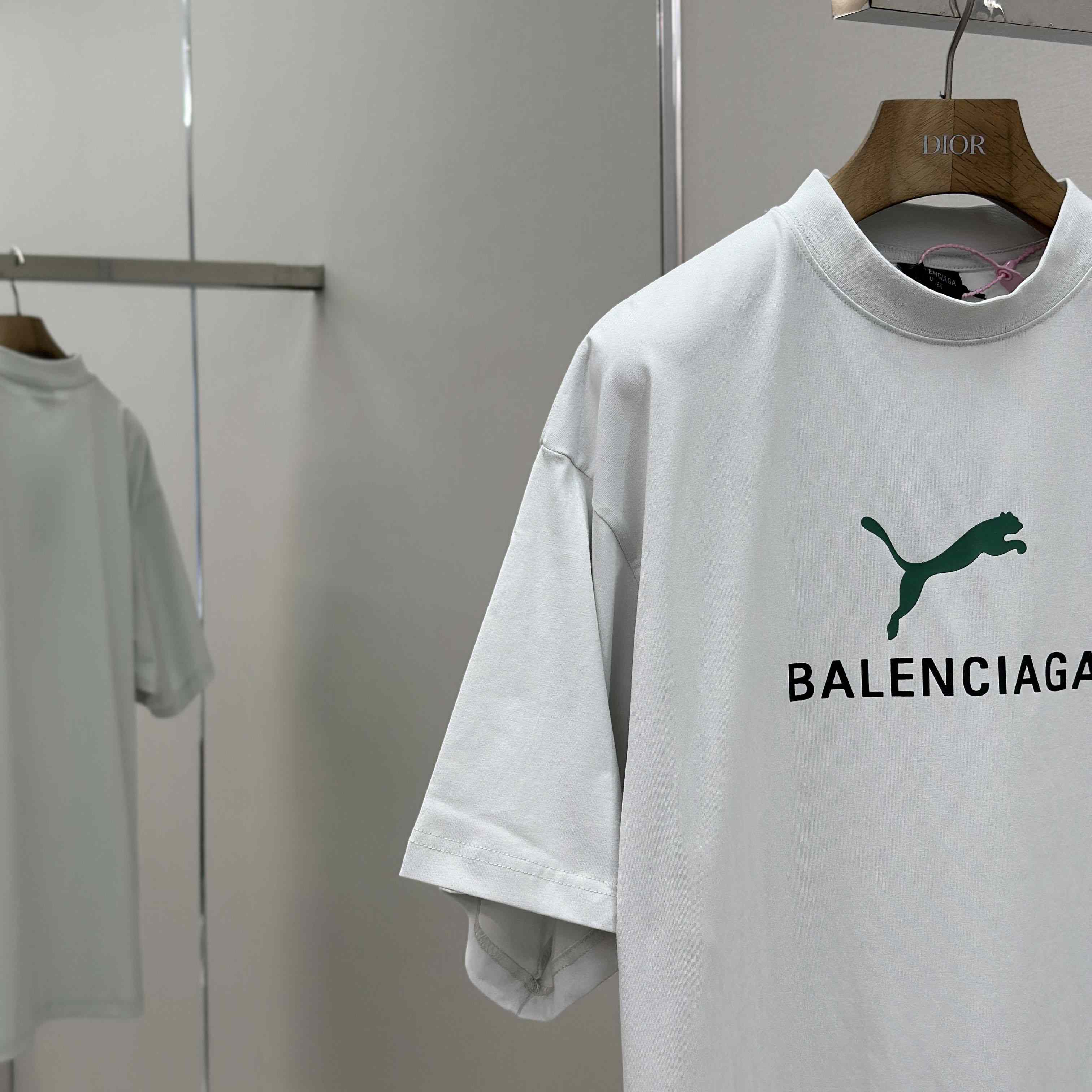 Balenciaga I PUMA Oversized T-Shirt in dirty white dry jersey - EUR FASHION